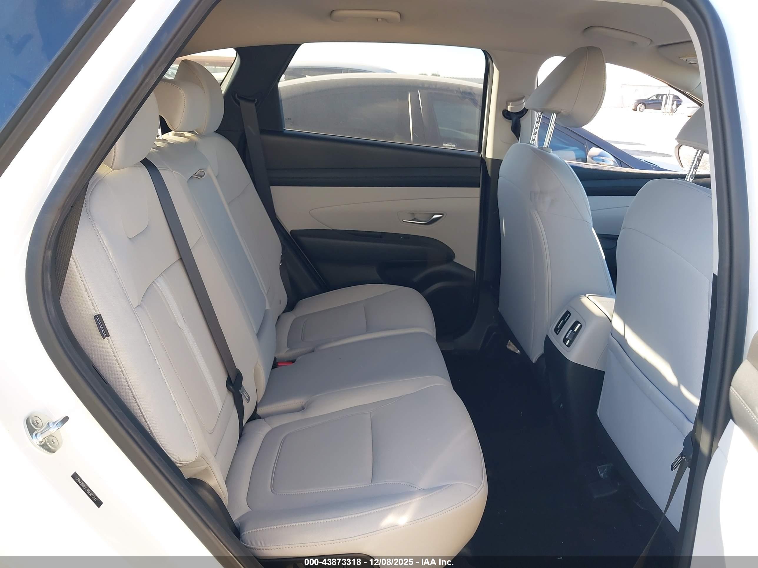 HYUNDAI TUCSON image 8