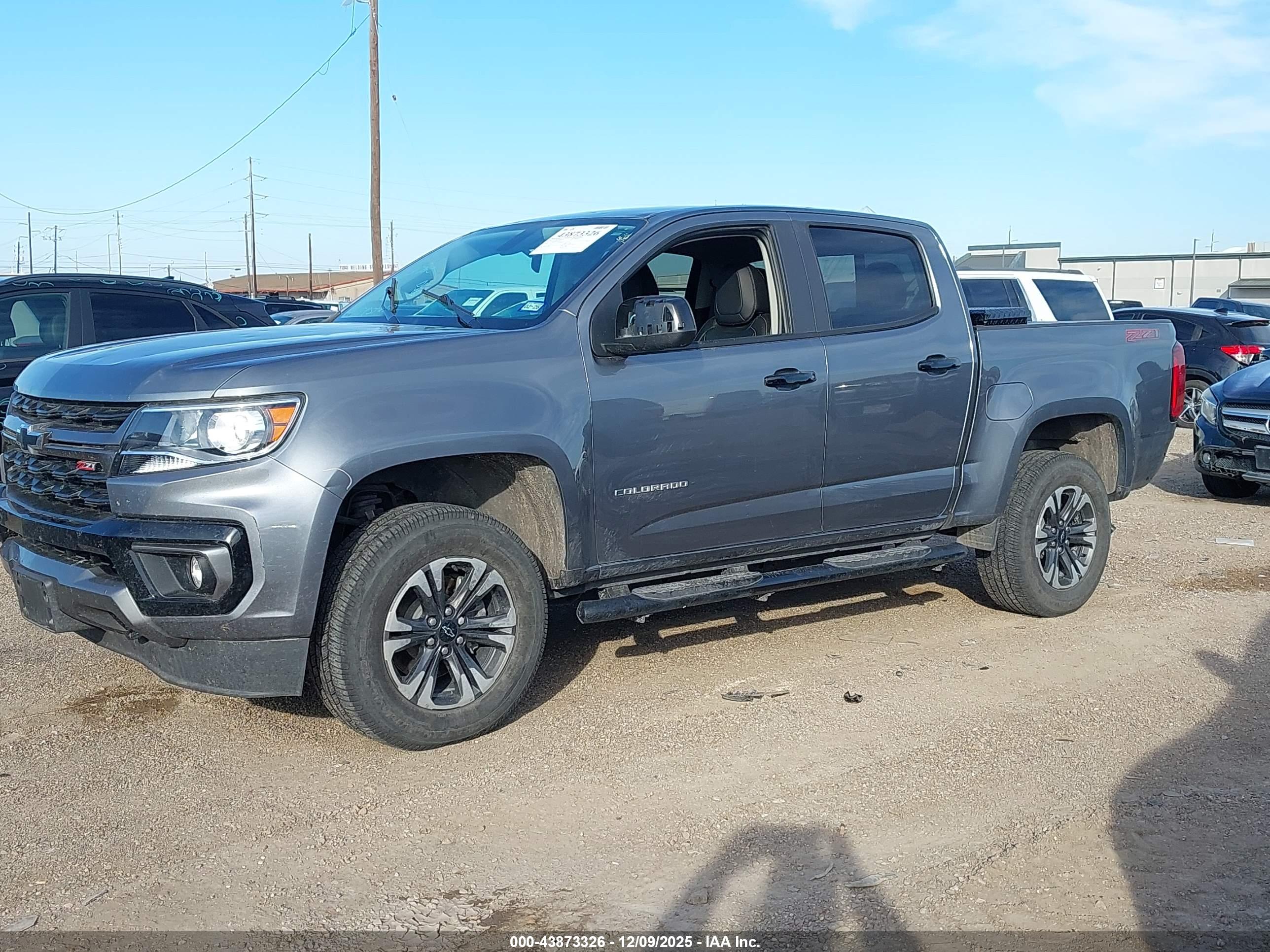 CHEVROLET COLORADO image 2
