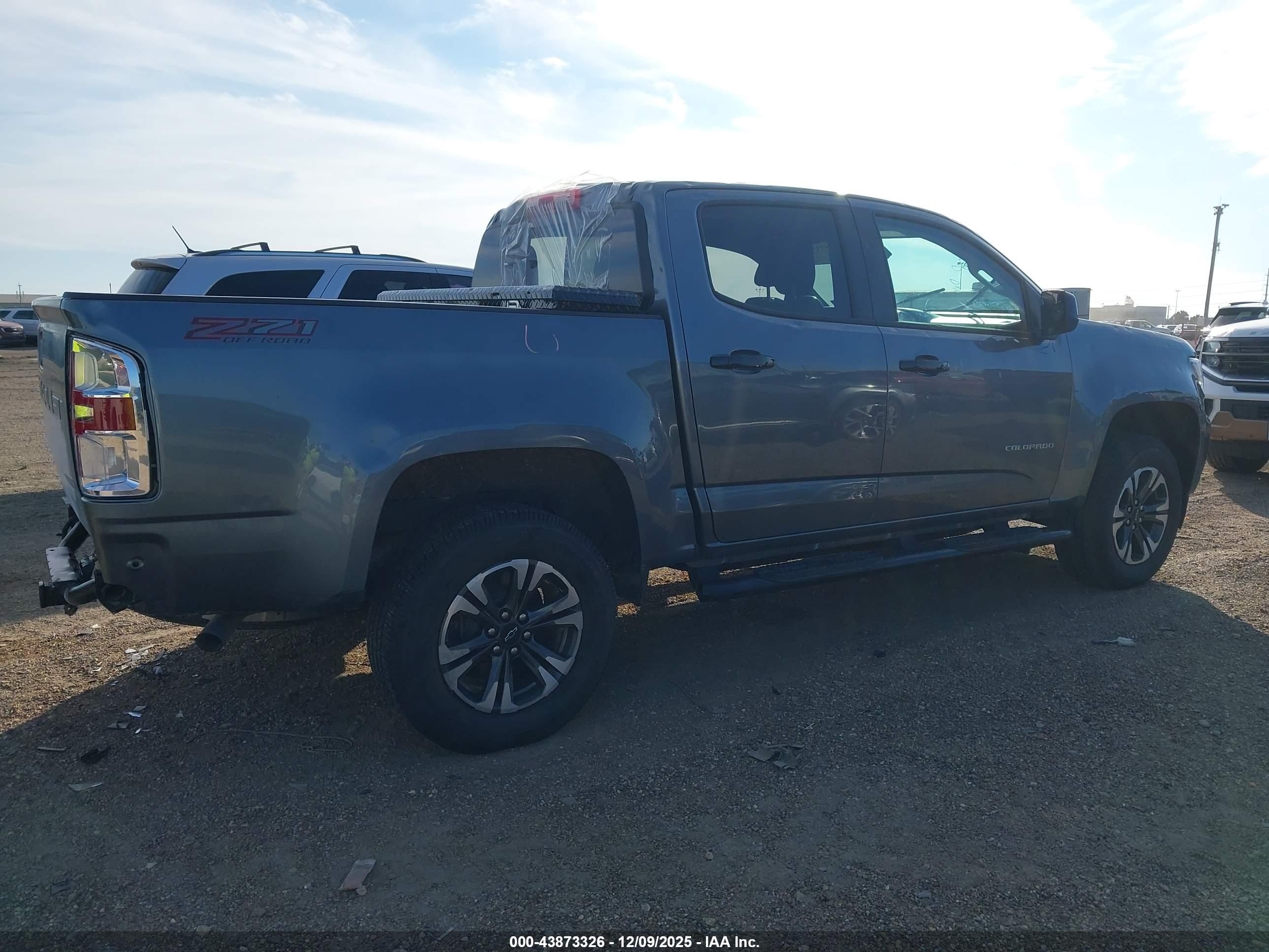 CHEVROLET COLORADO image 4