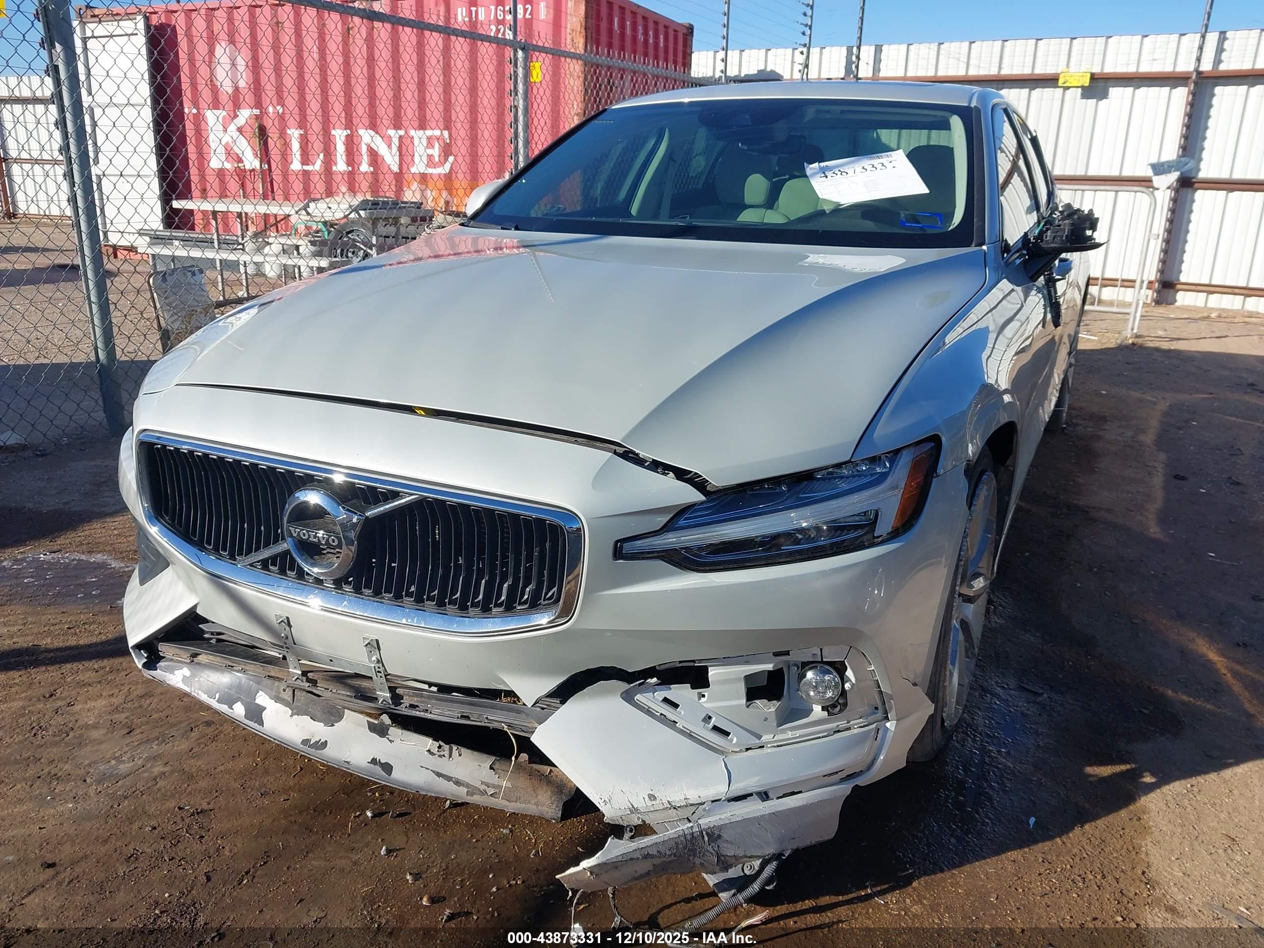 VOLVO S60 image 6