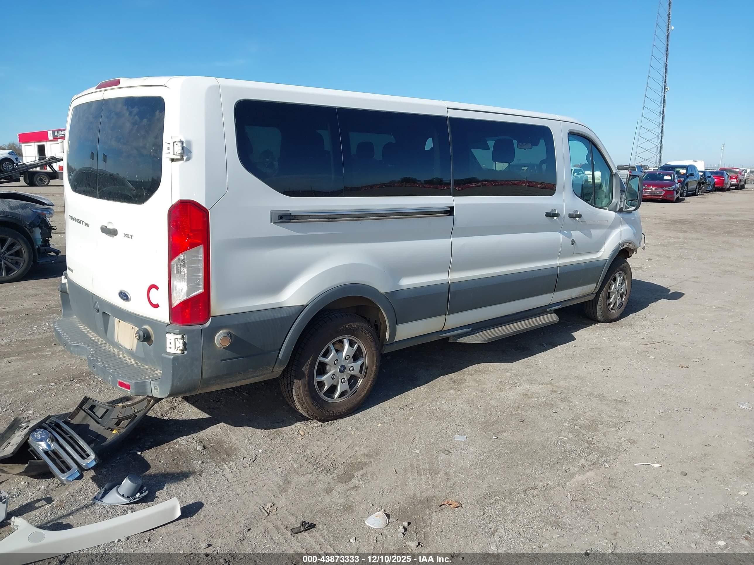 FORD TRANSIT-350 image 4