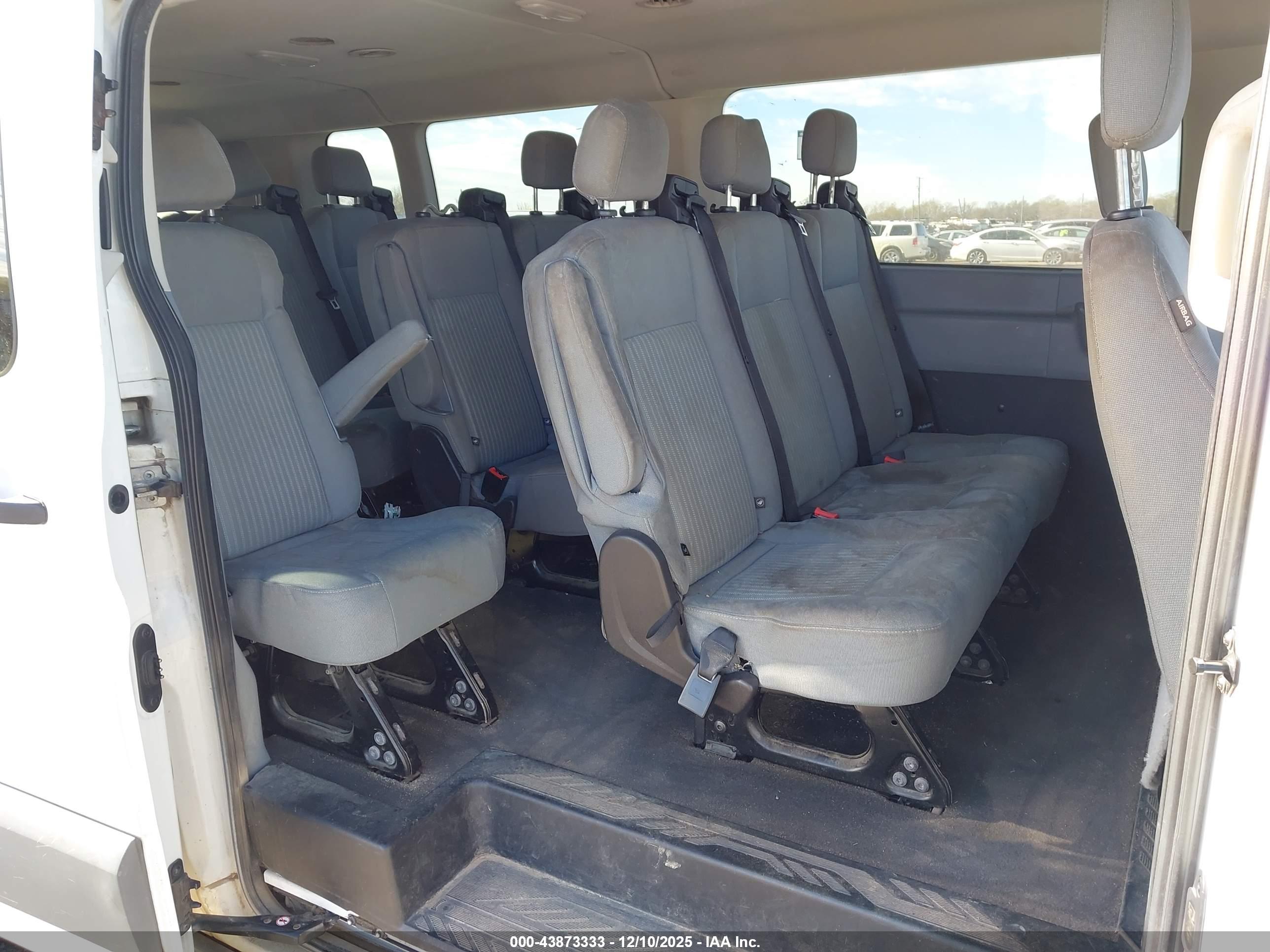 FORD TRANSIT-350 image 8