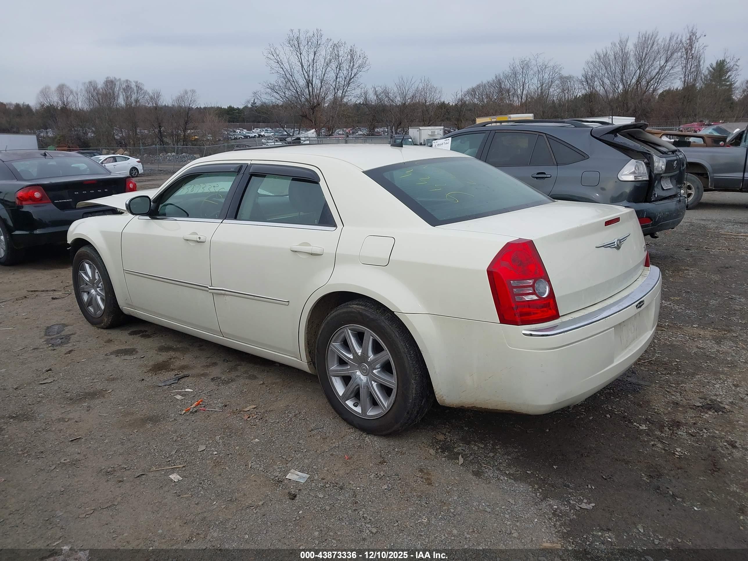 CHRYSLER 300 image 3