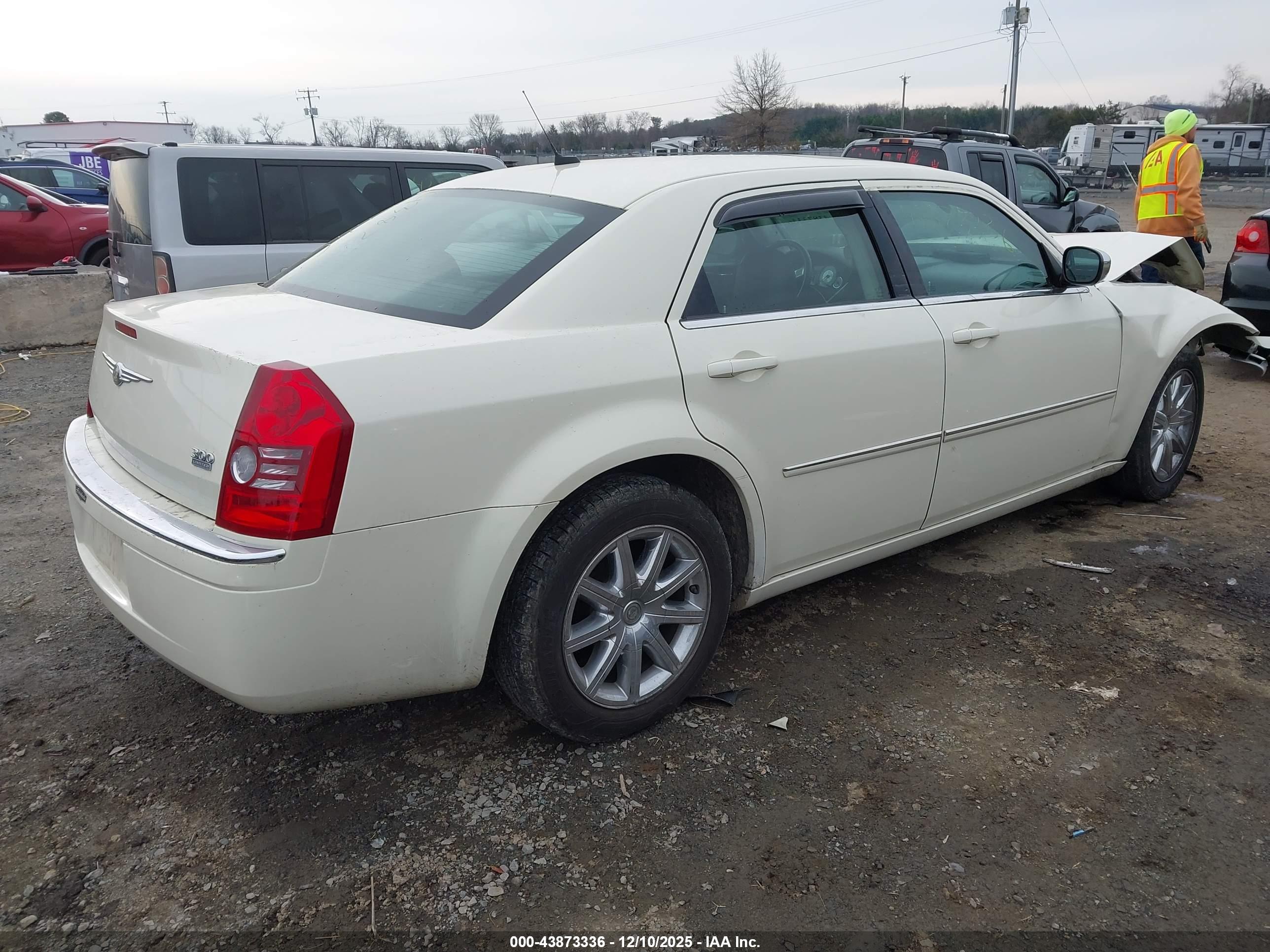CHRYSLER 300 image 4