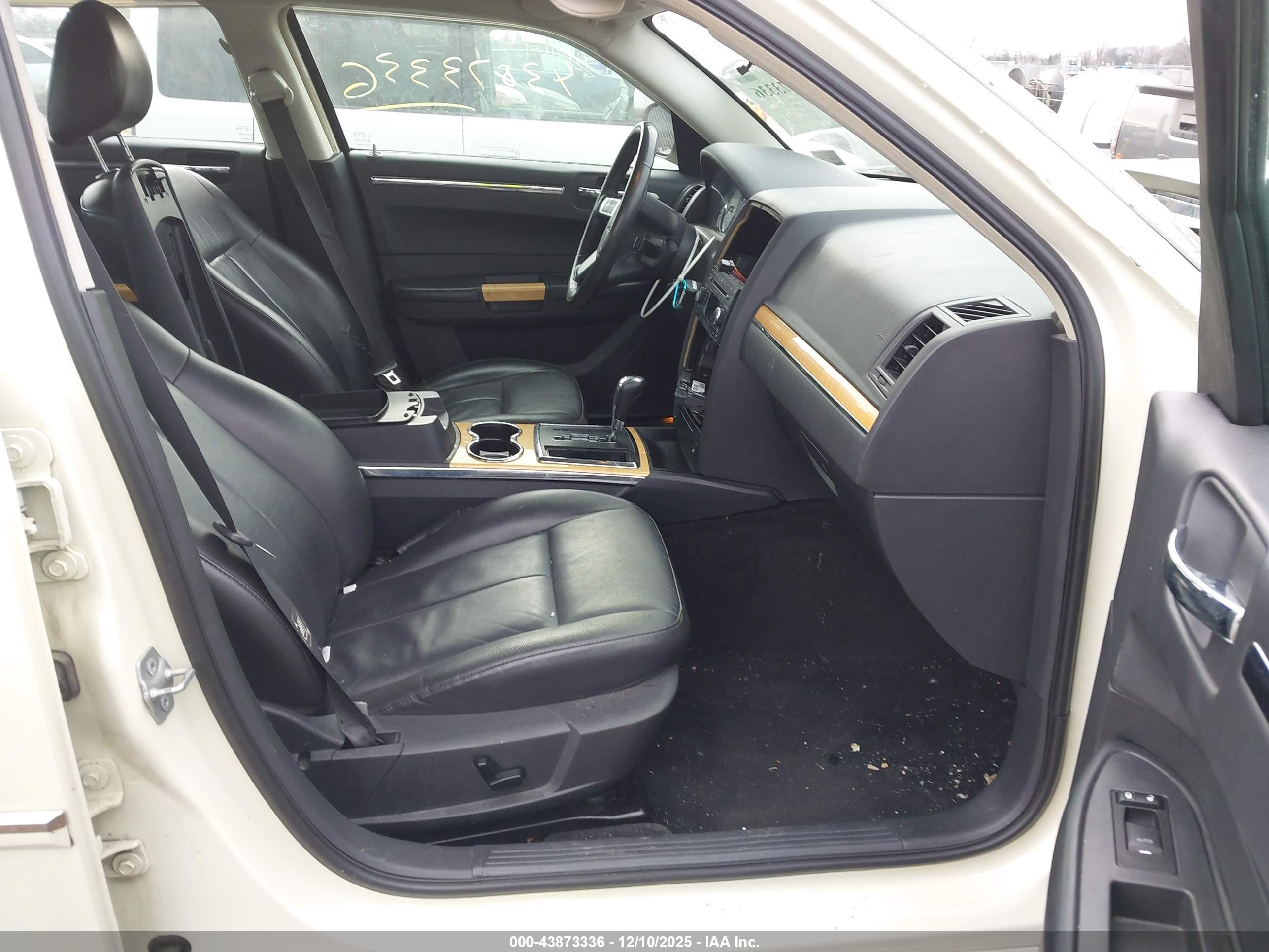CHRYSLER 300 image 5