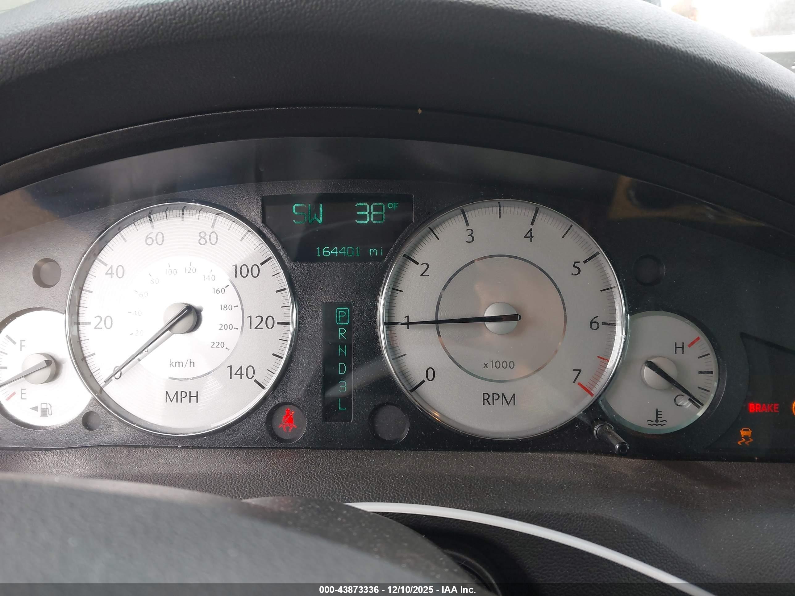 CHRYSLER 300 image 7