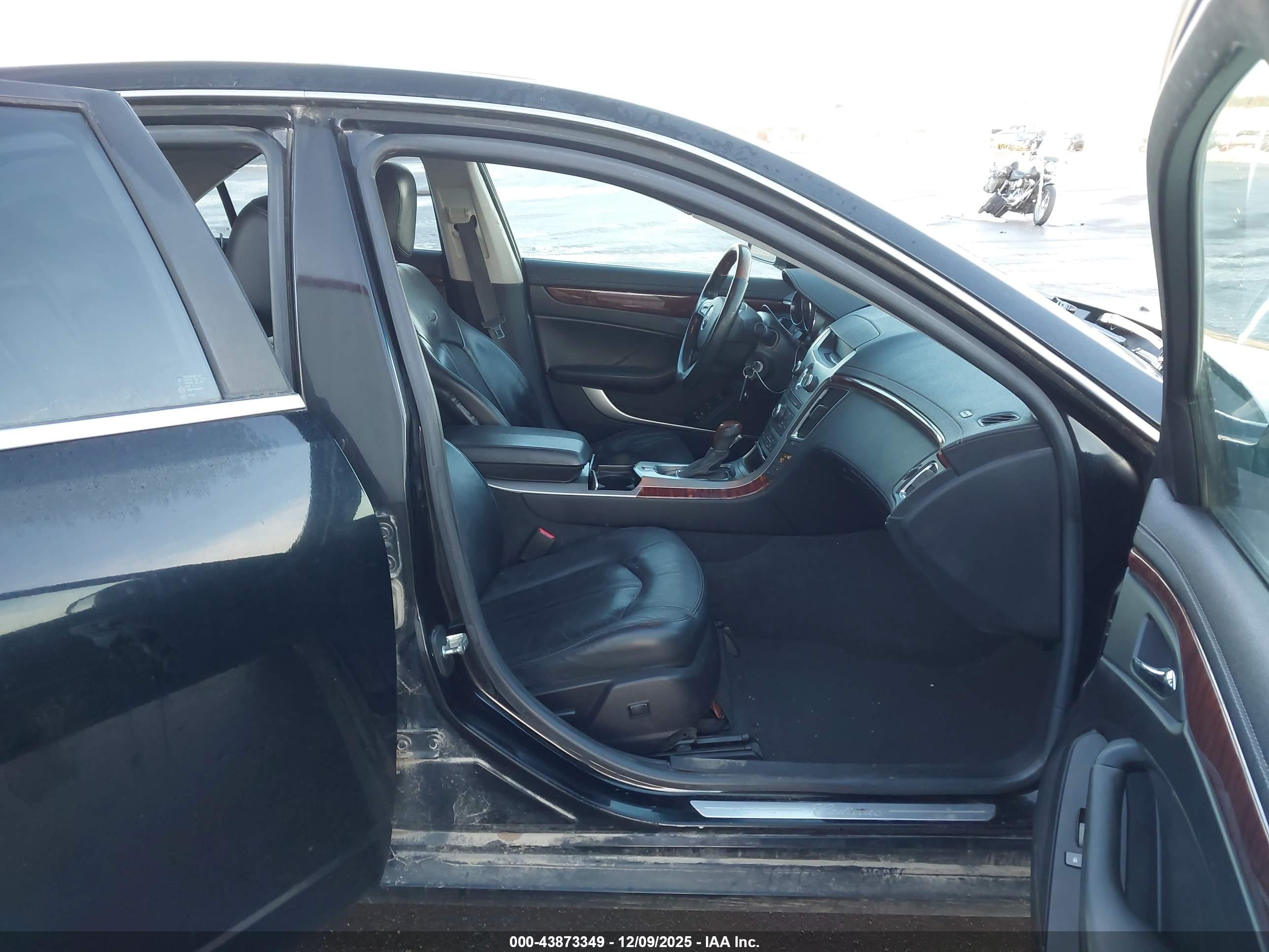 CADILLAC CTS image 5