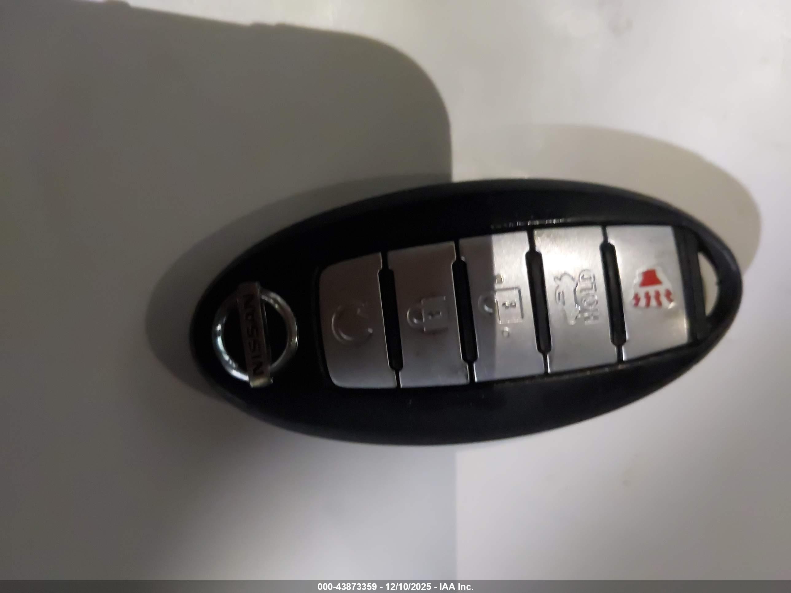 NISSAN MAXIMA image 11