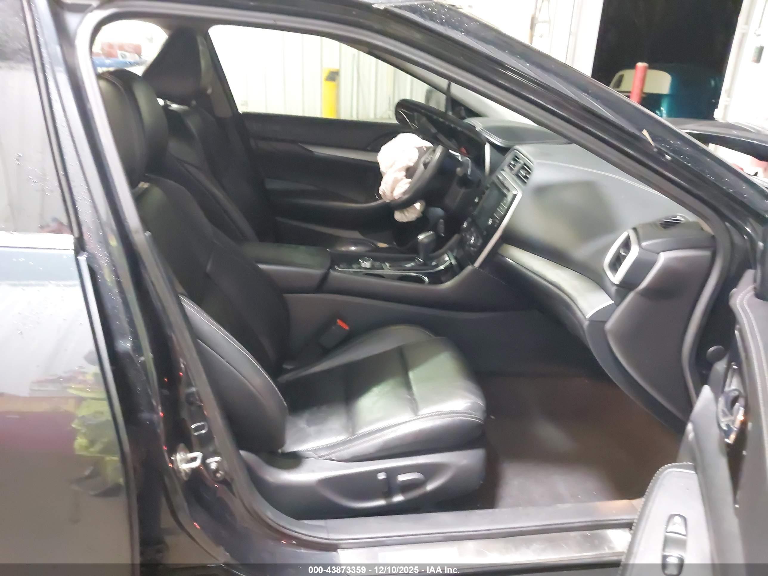 NISSAN MAXIMA image 5