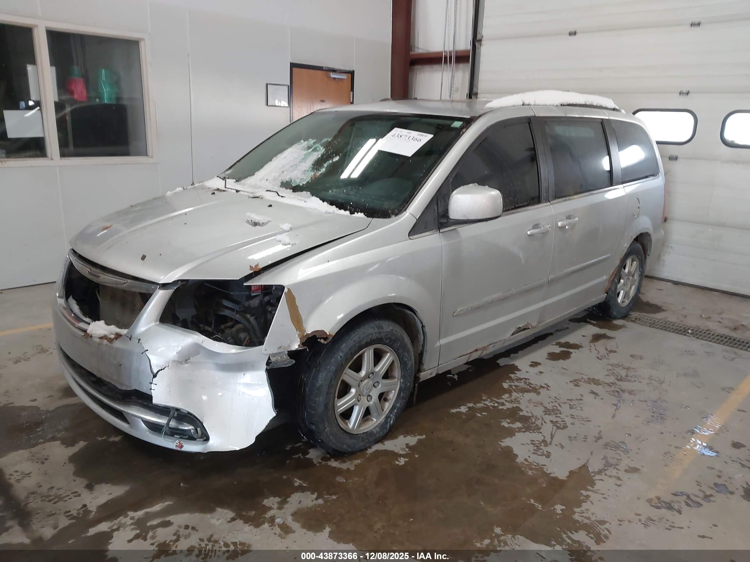 CHRYSLER TOWN image 2