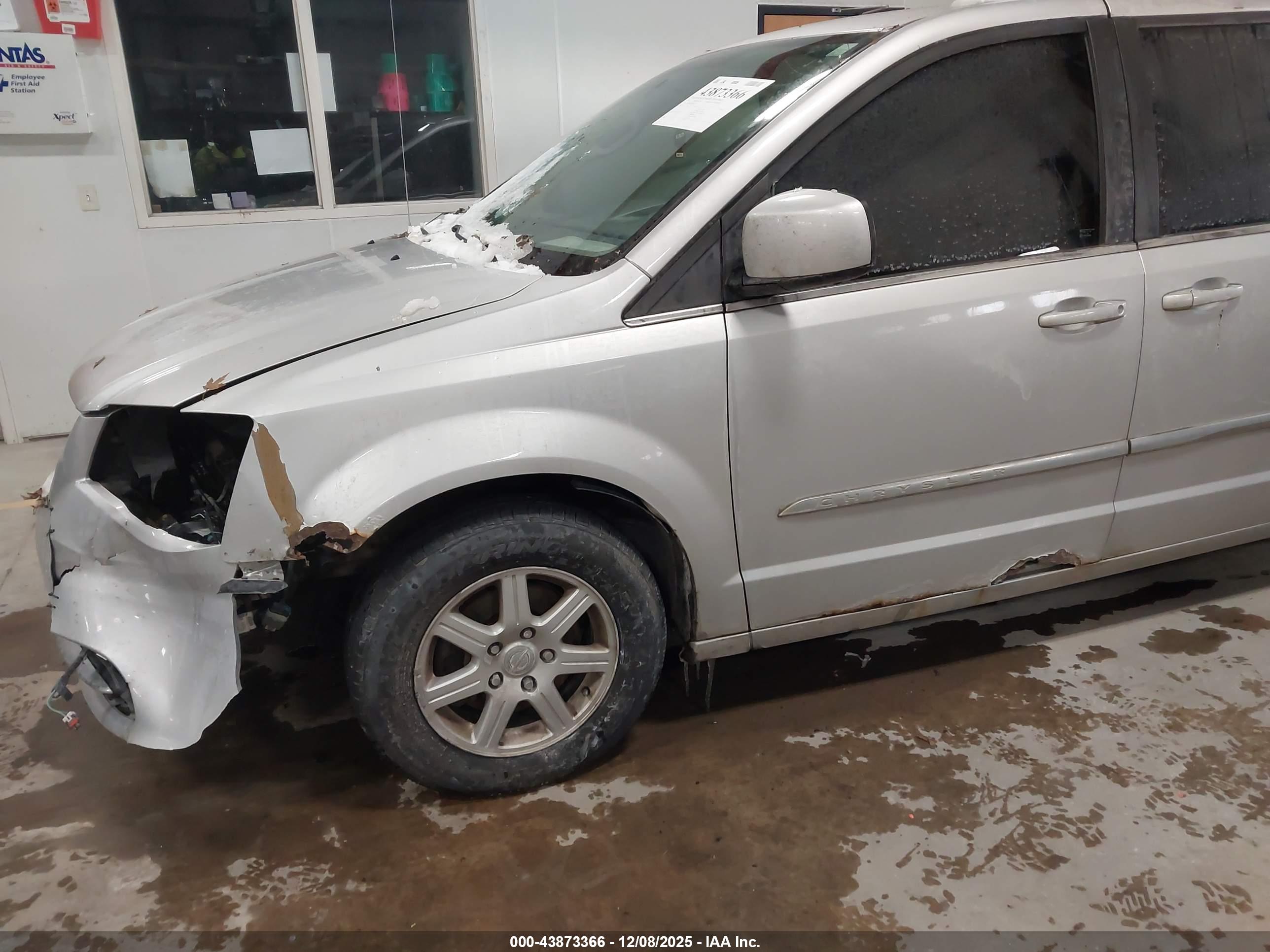 CHRYSLER TOWN image 6