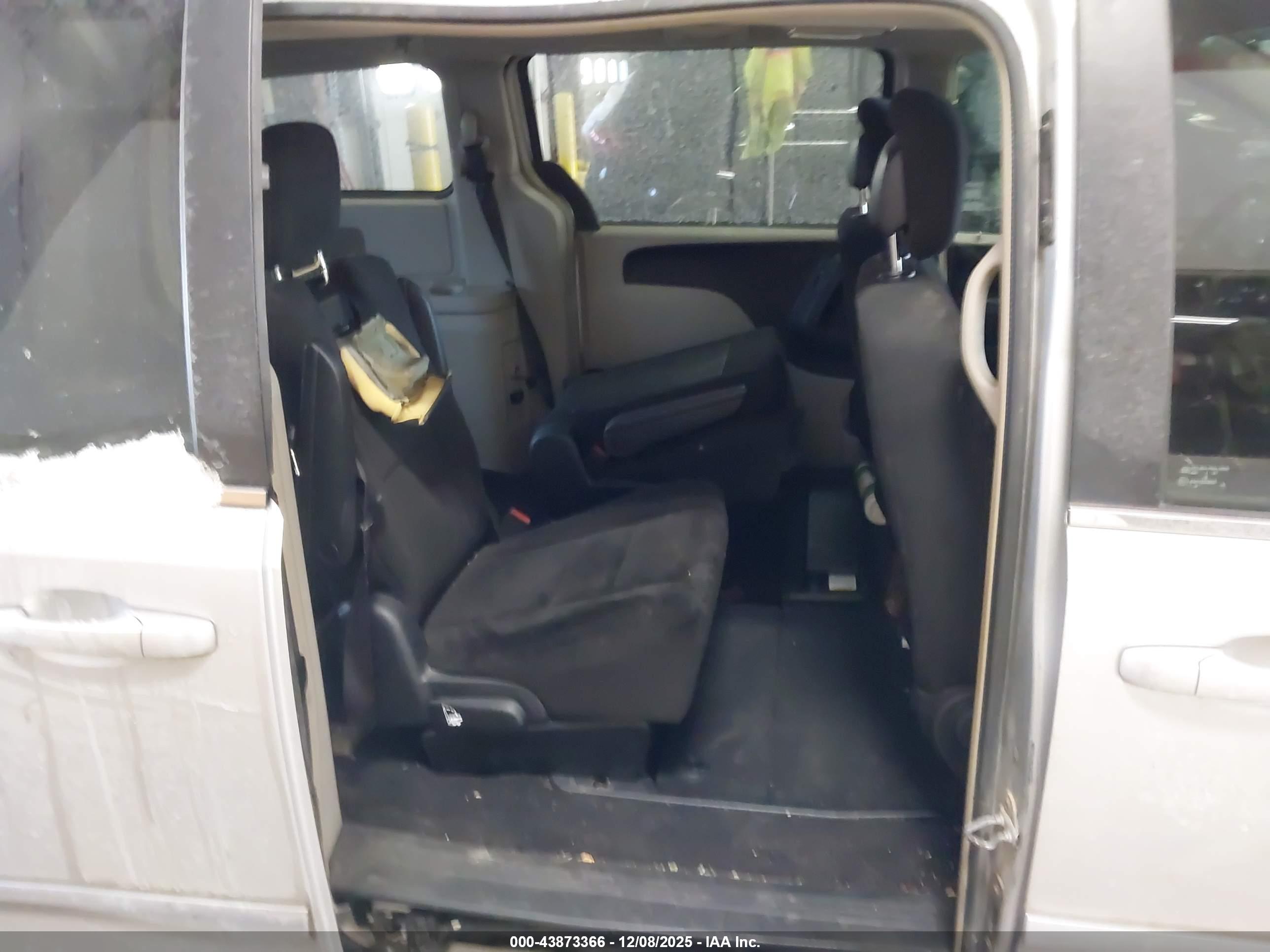 CHRYSLER TOWN image 8