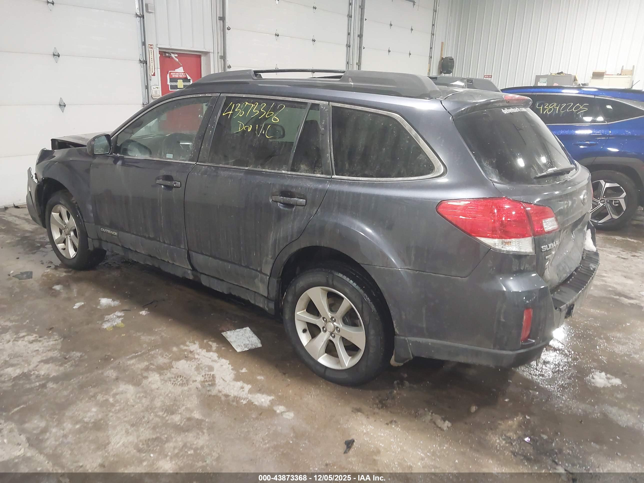 SUBARU OUTBACK image 3