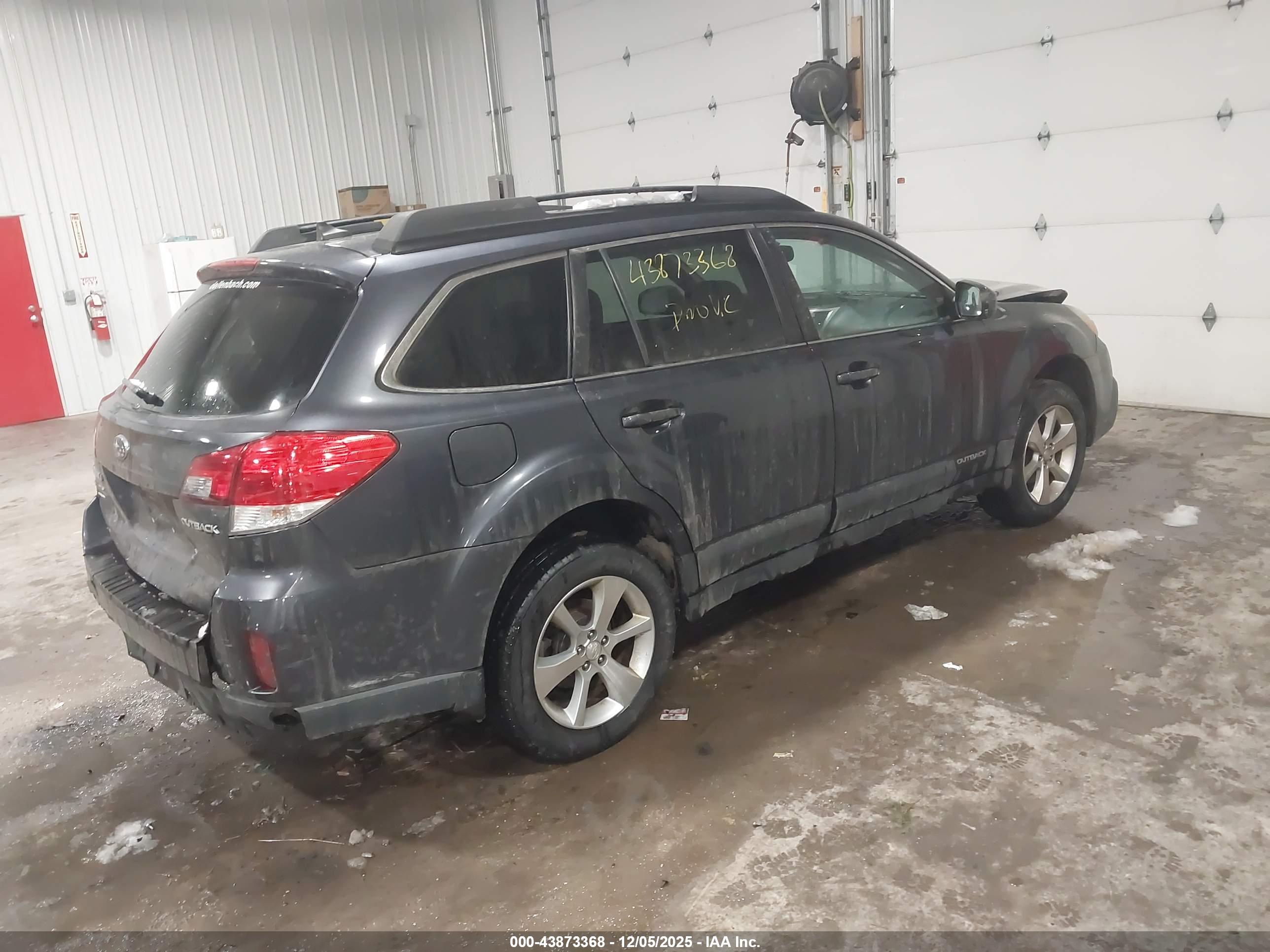 SUBARU OUTBACK image 4