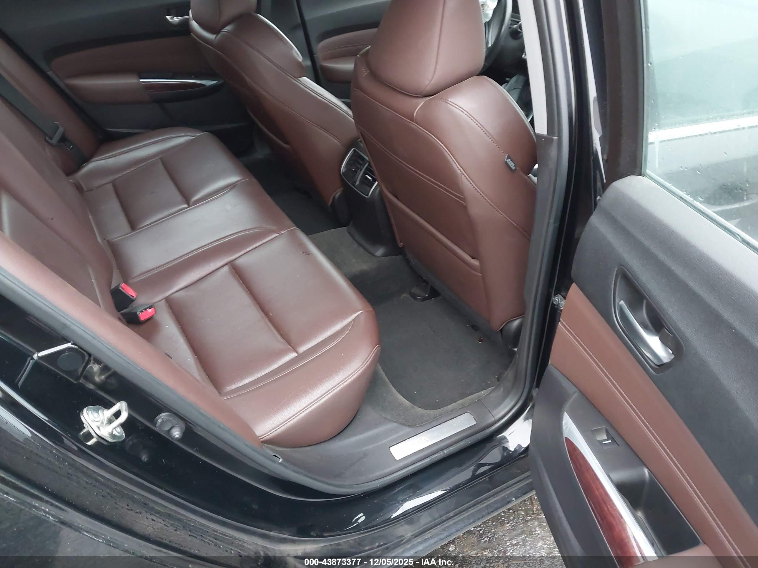 ACURA TLX image 8