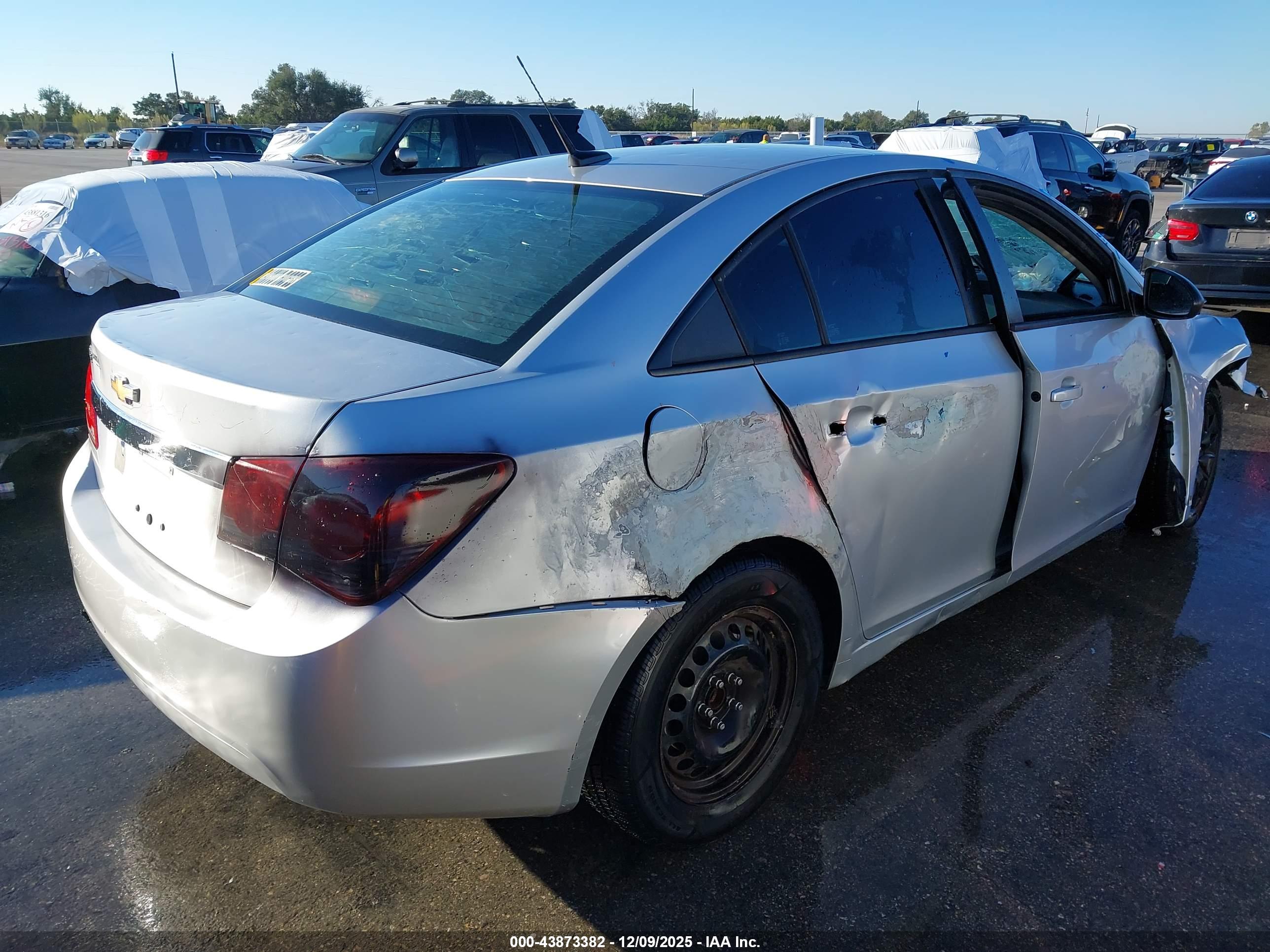 CHEVROLET CRUZE image 4