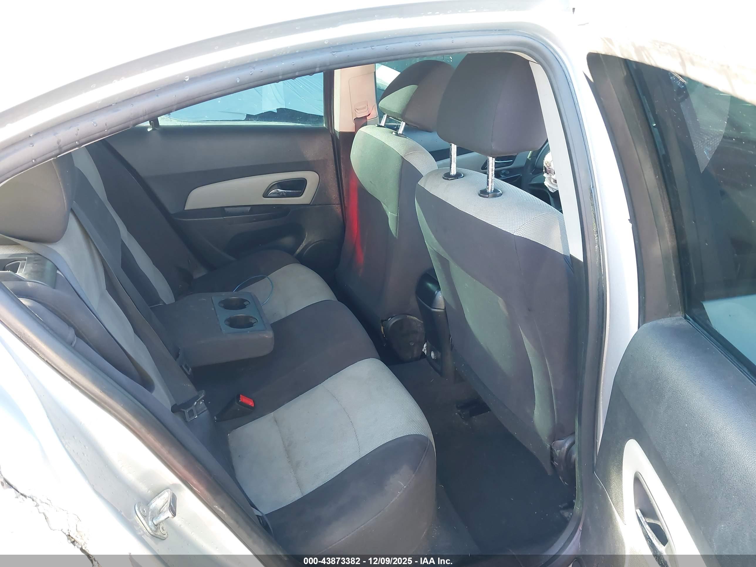 CHEVROLET CRUZE image 8