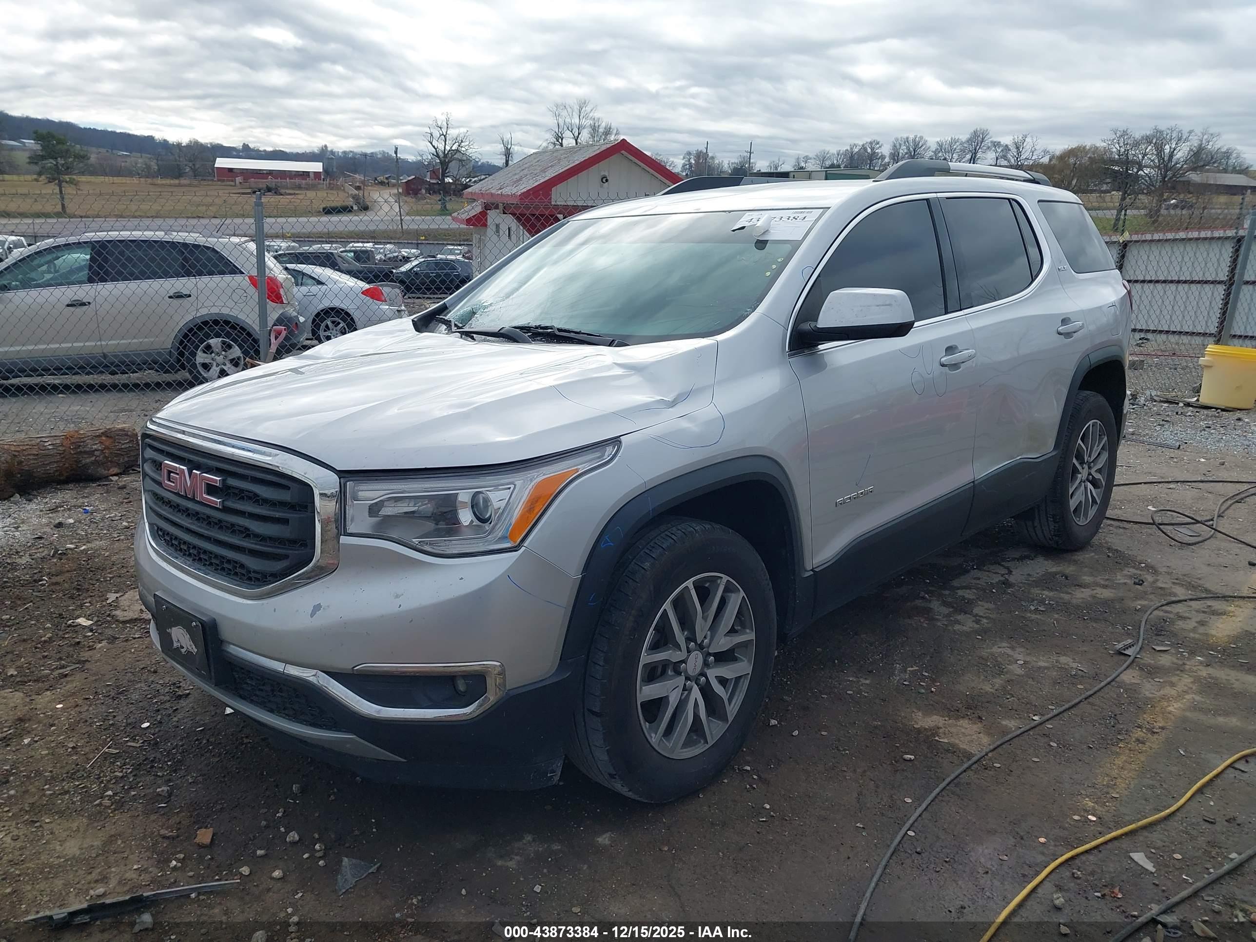 GMC ACADIA image 2