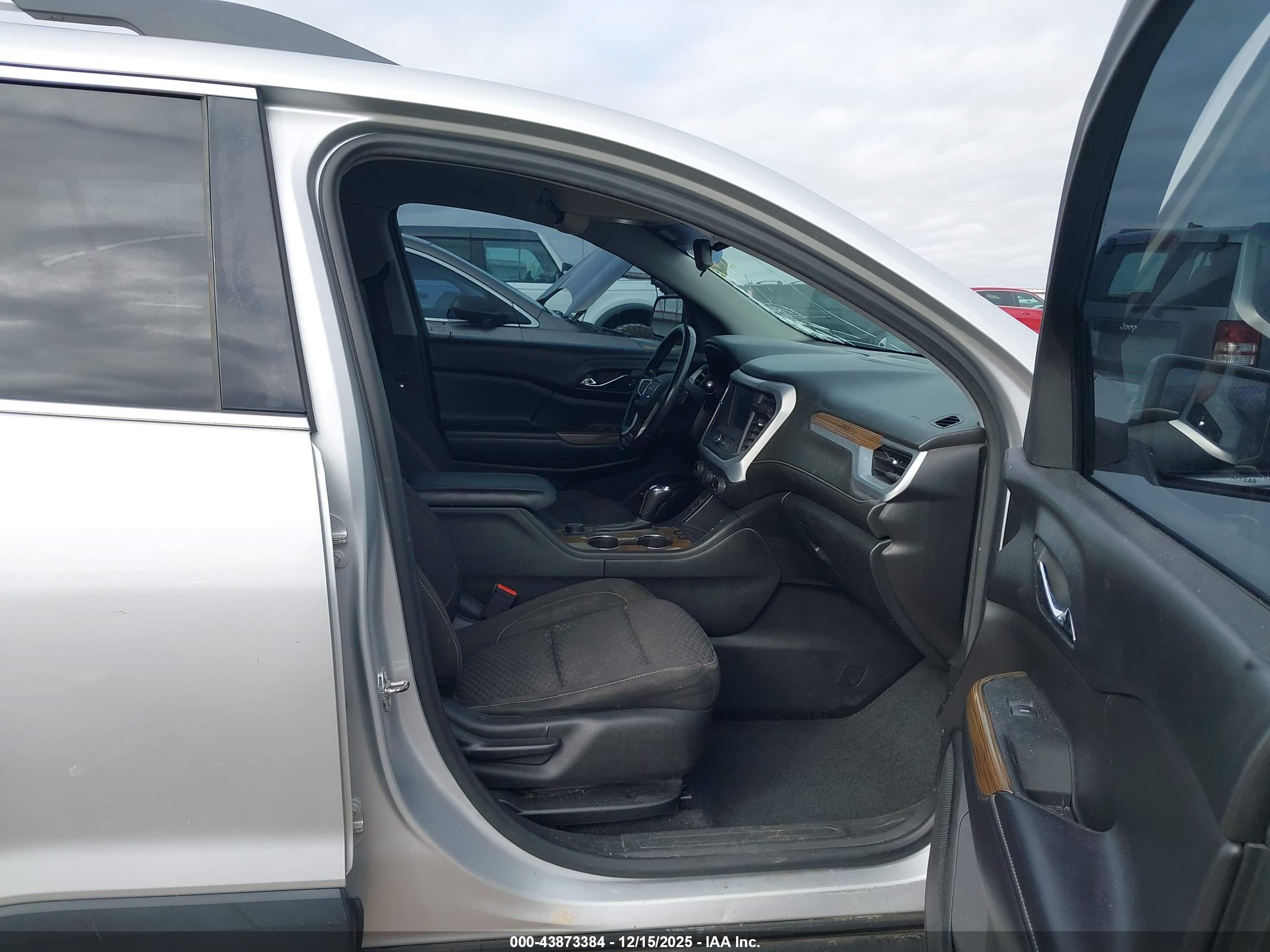 GMC ACADIA image 5