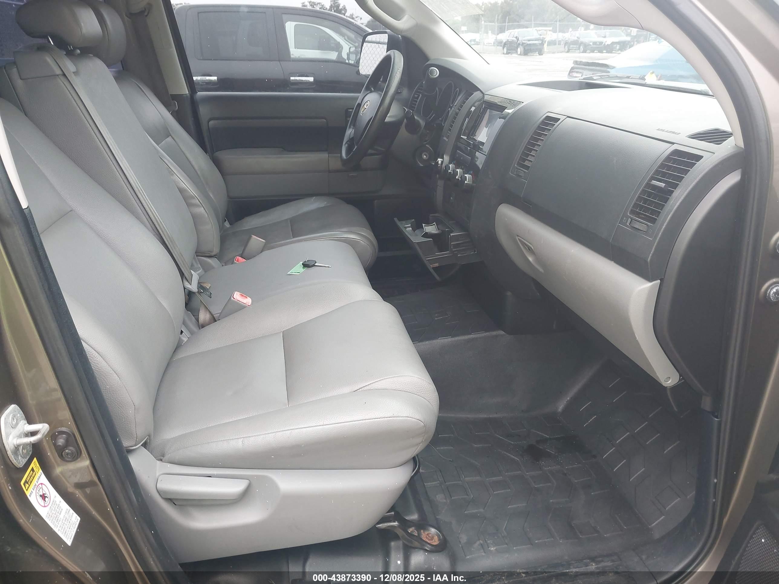 TOYOTA TUNDRA image 5