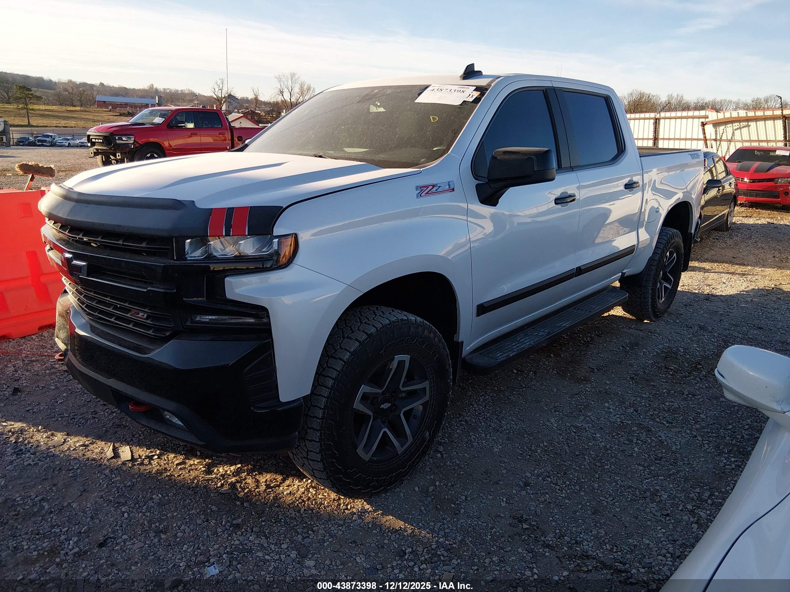 CHEVROLET SILVERADO image 2