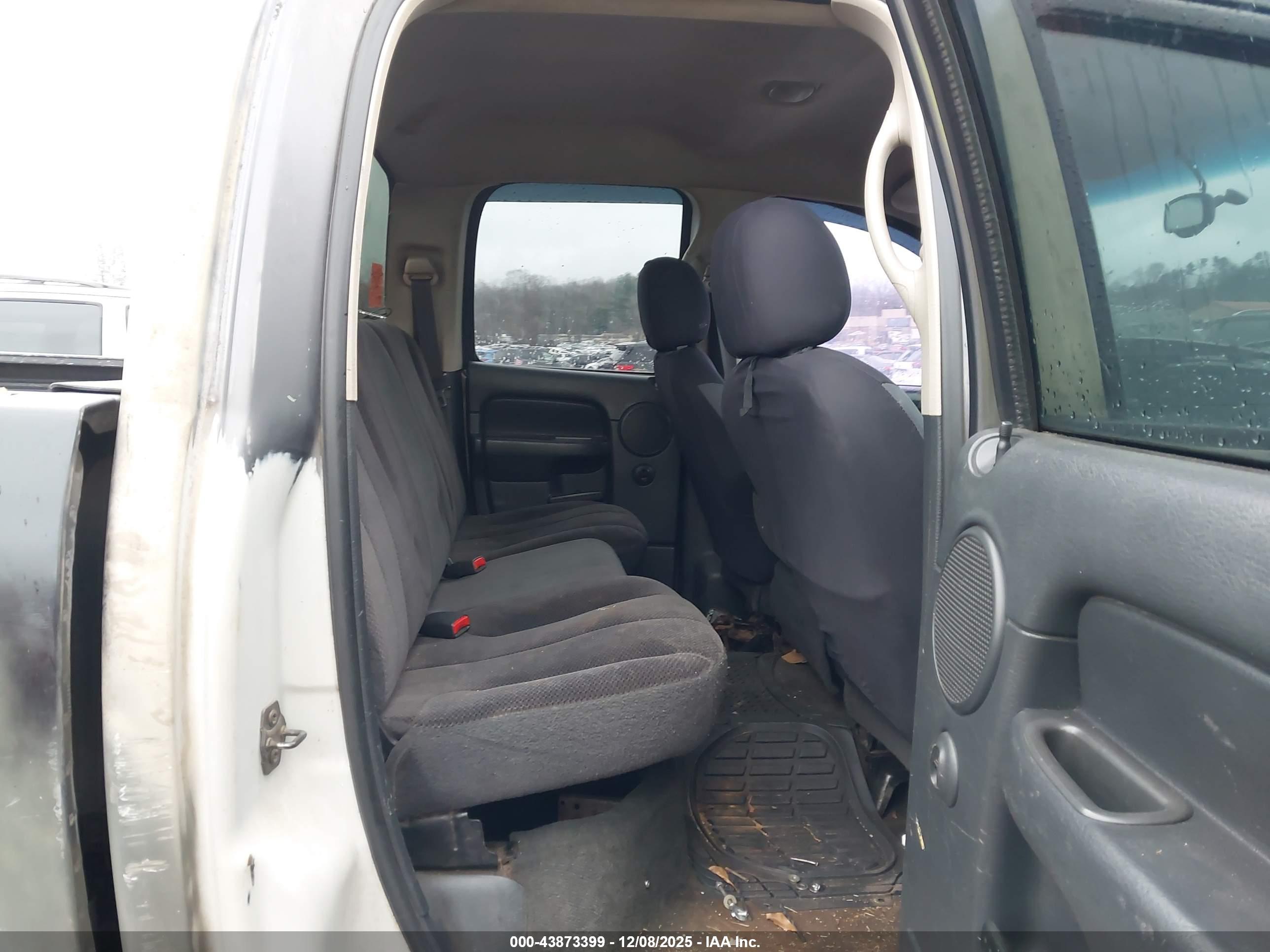 DODGE RAM image 8