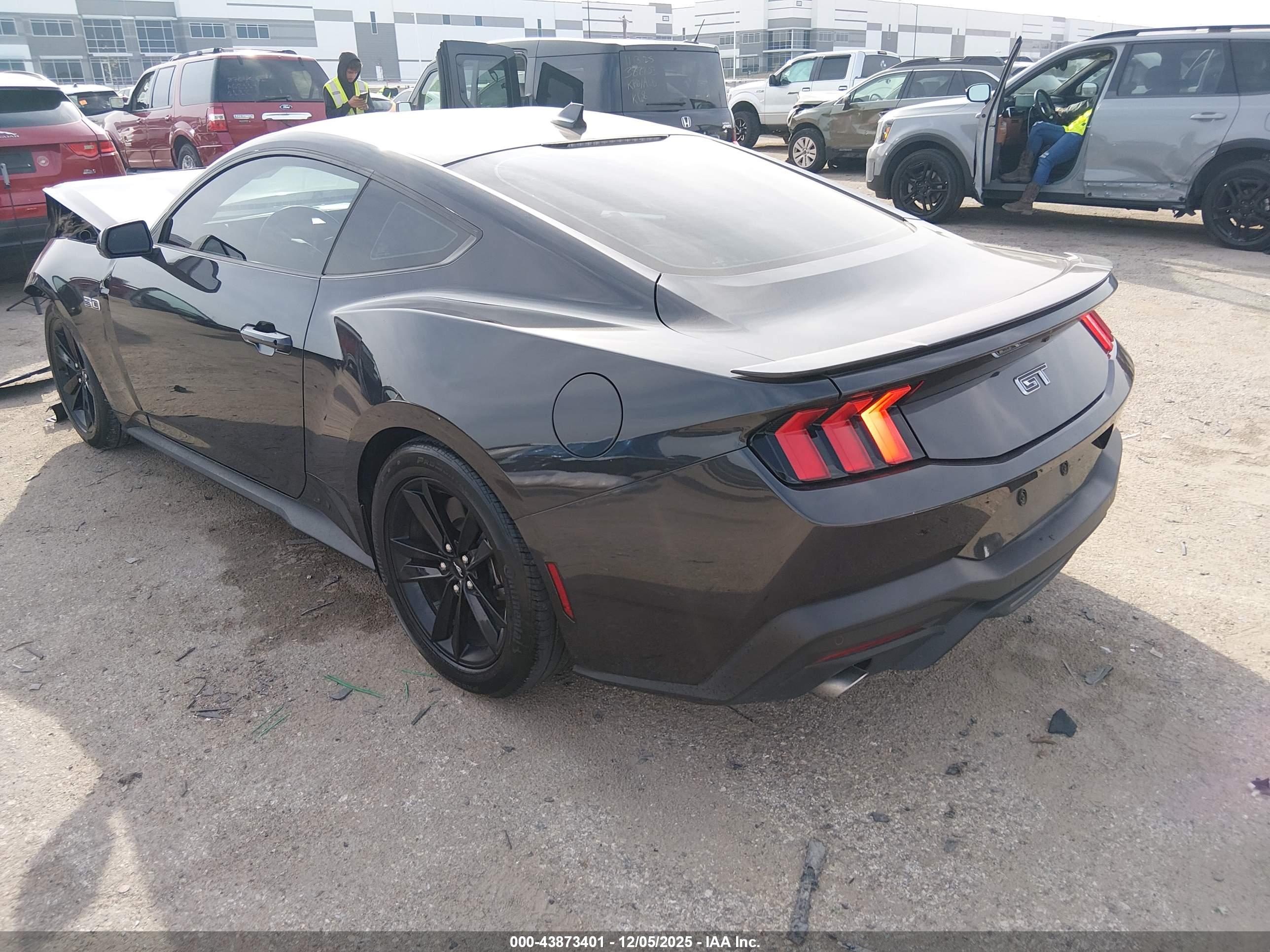 FORD MUSTANG image 3
