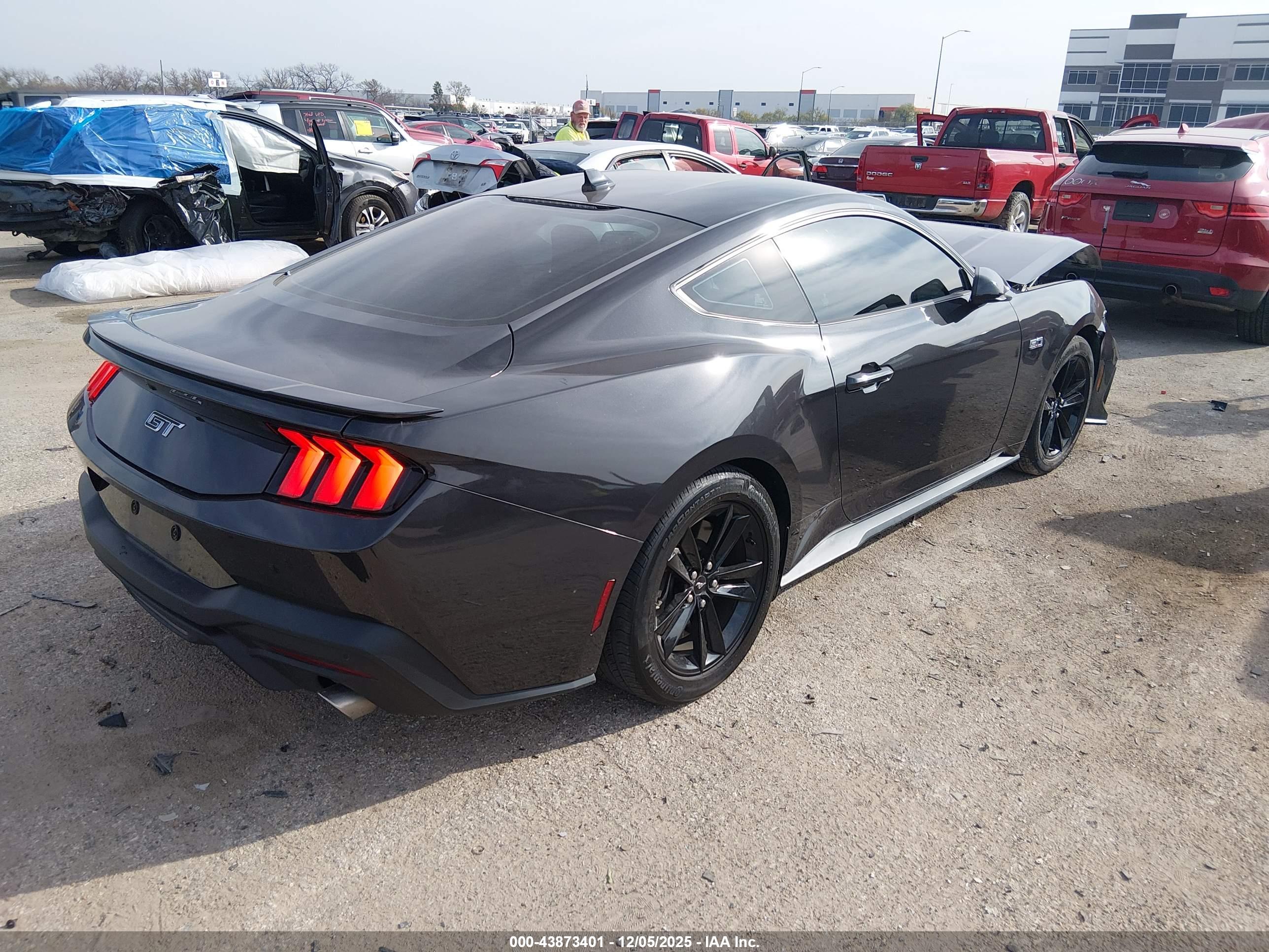 FORD MUSTANG image 4