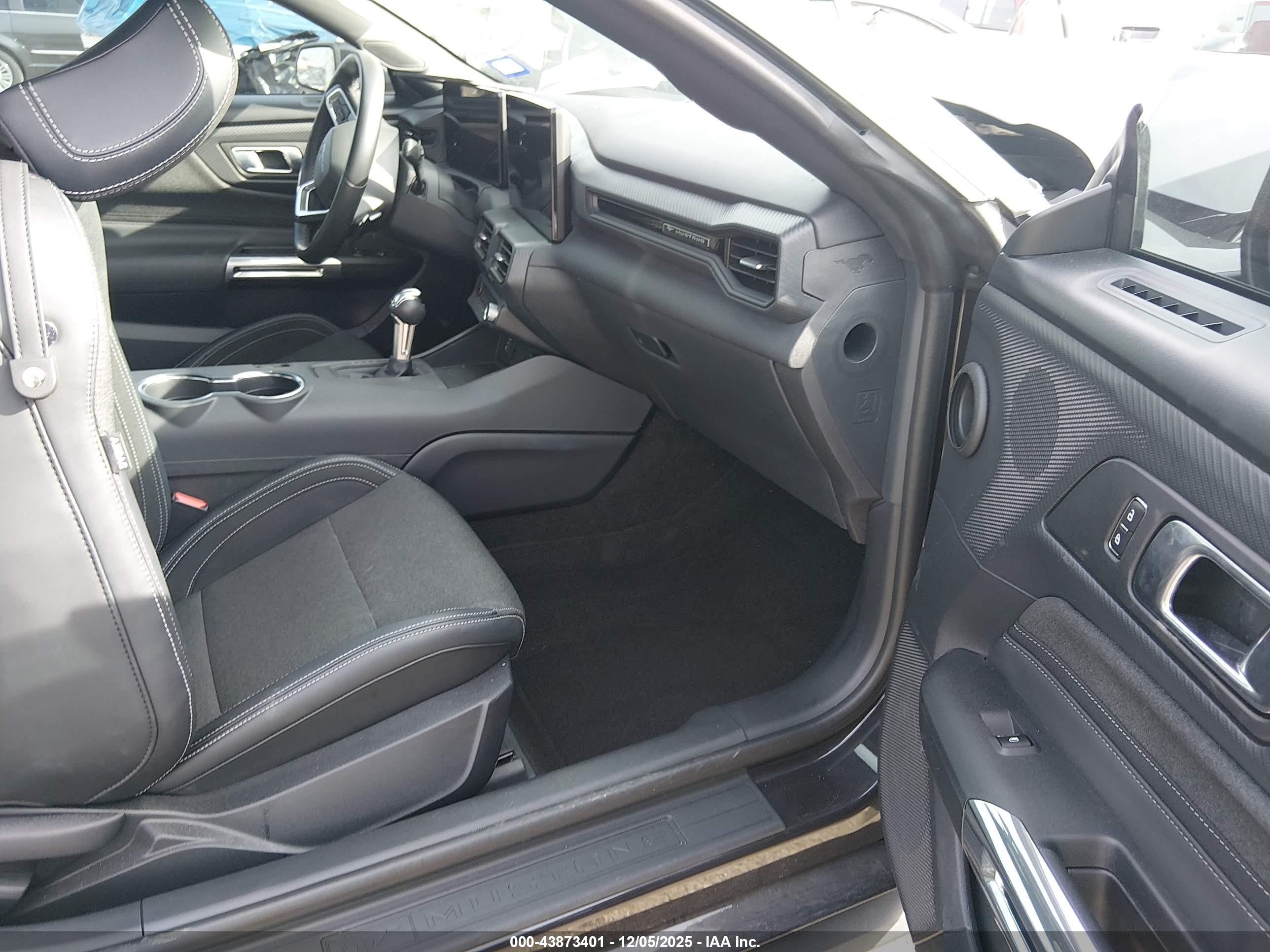 FORD MUSTANG image 5