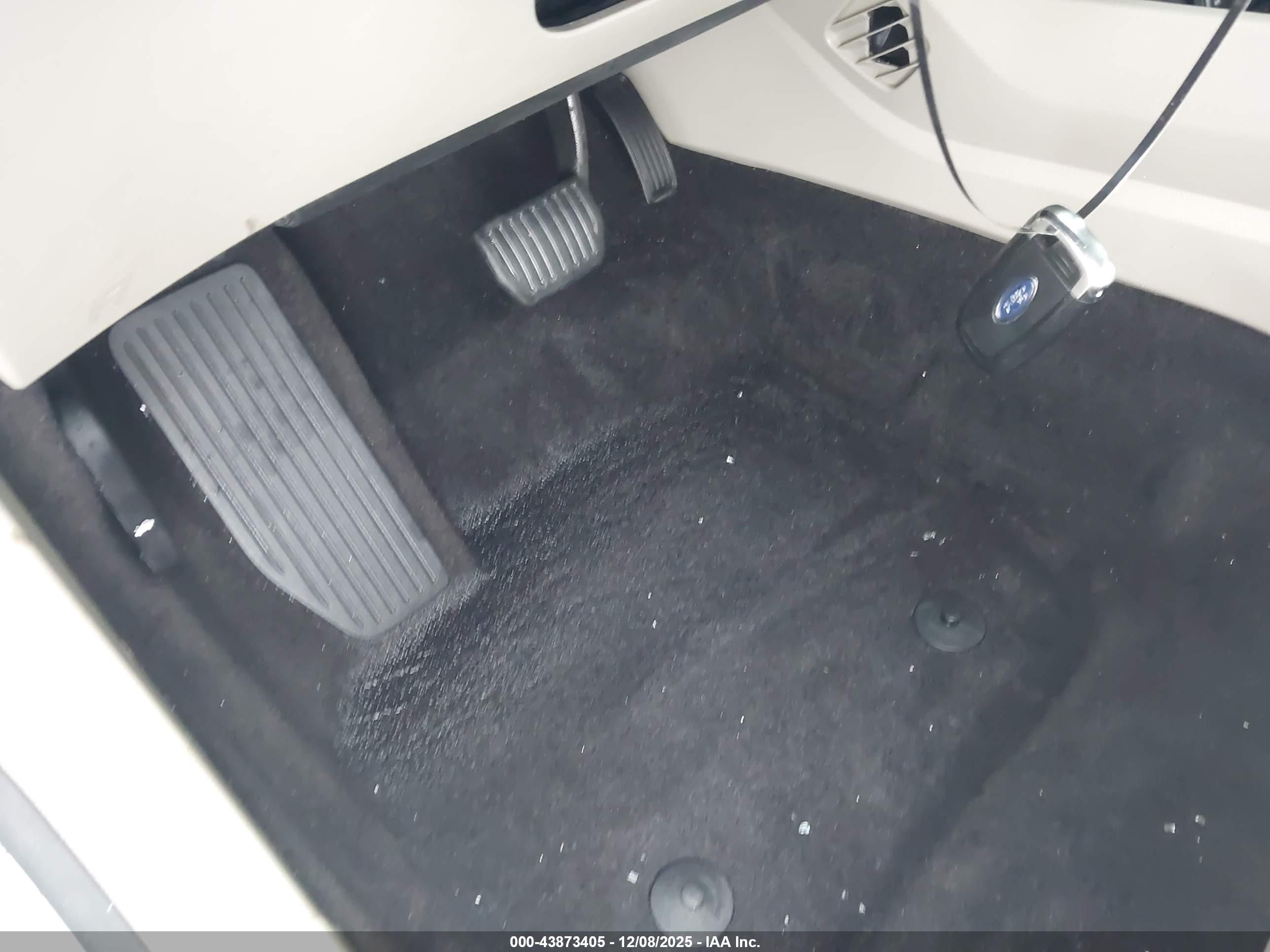 FORD FUSION image 11