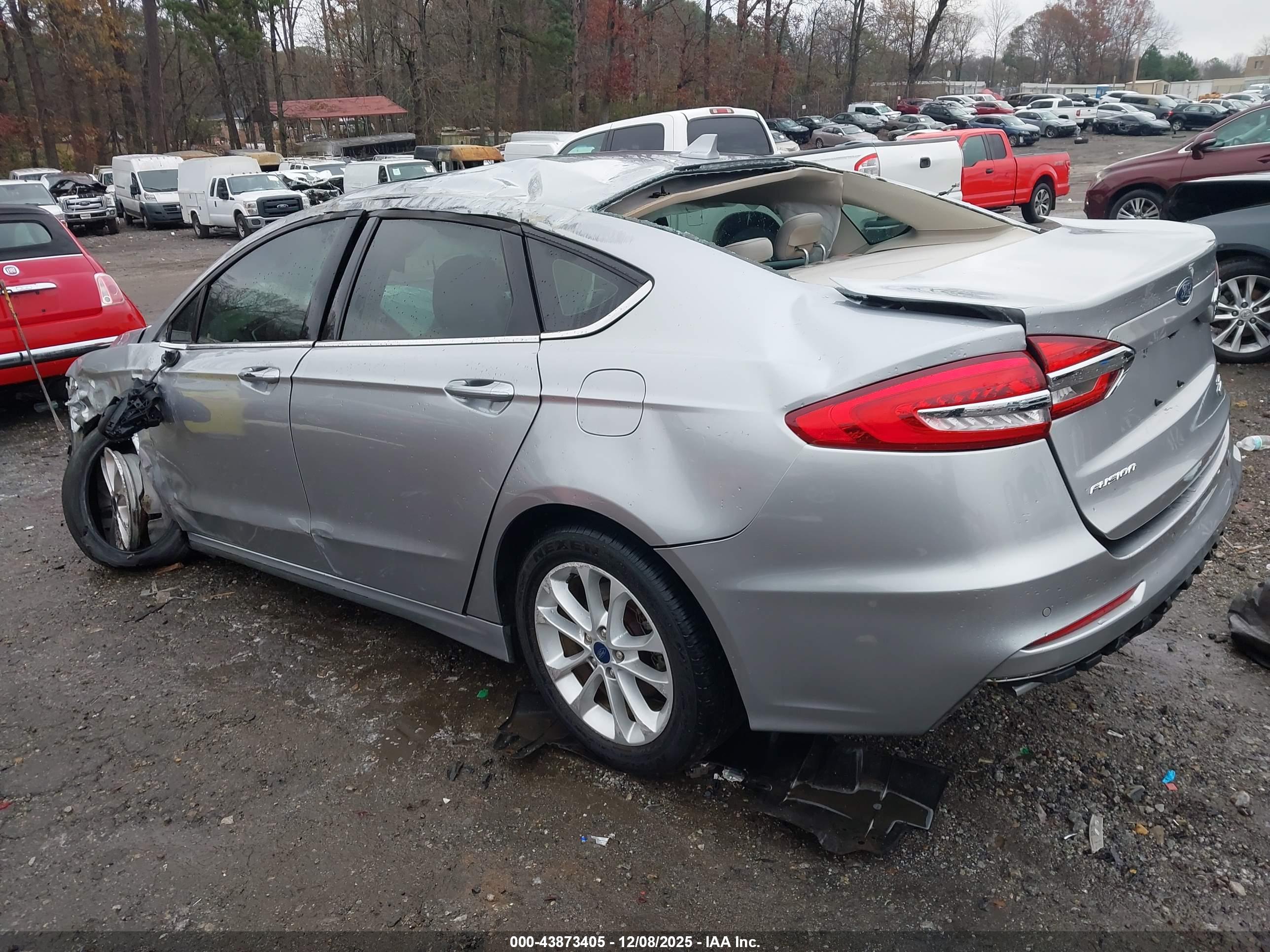 FORD FUSION image 3