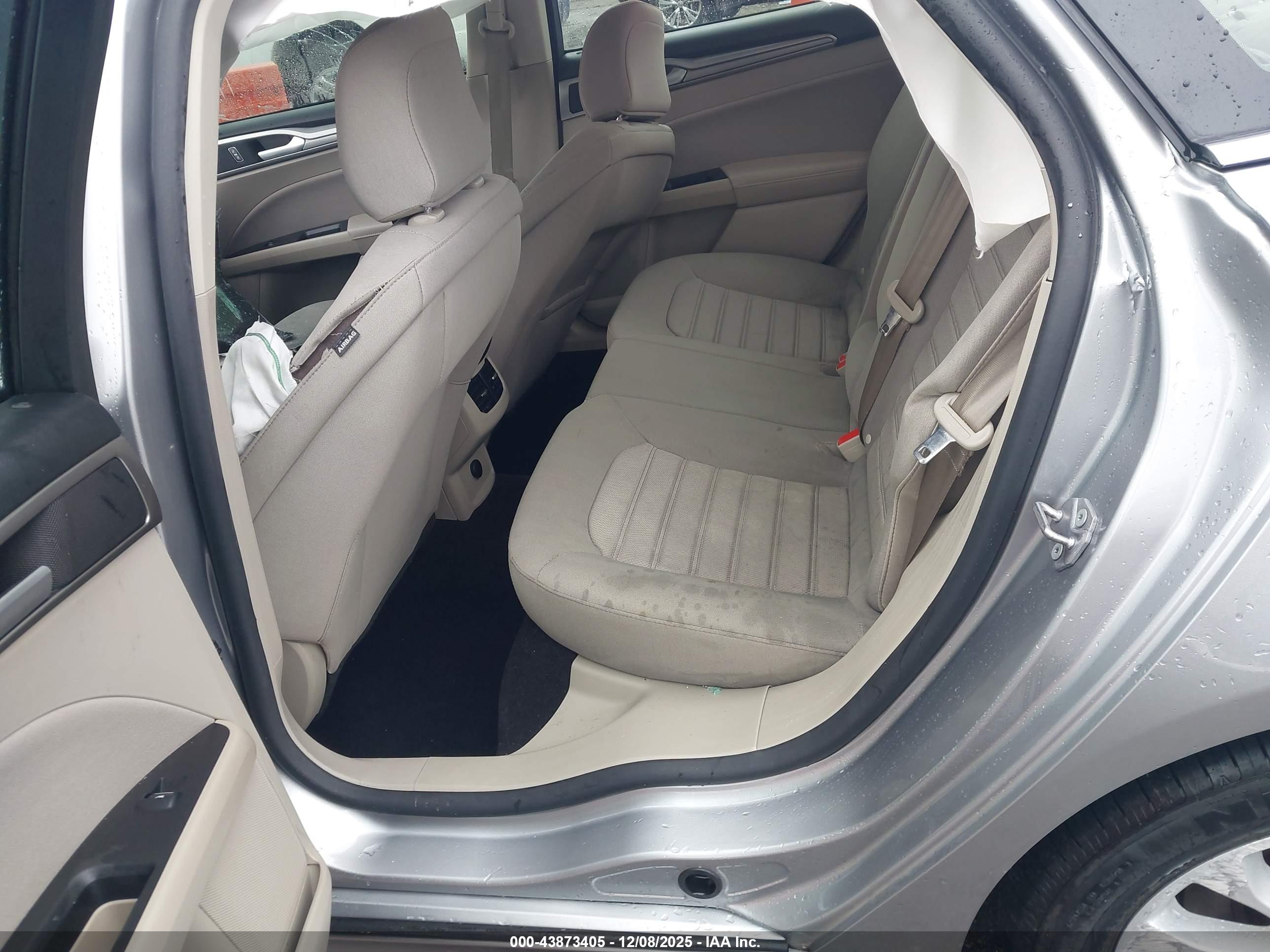 FORD FUSION image 8