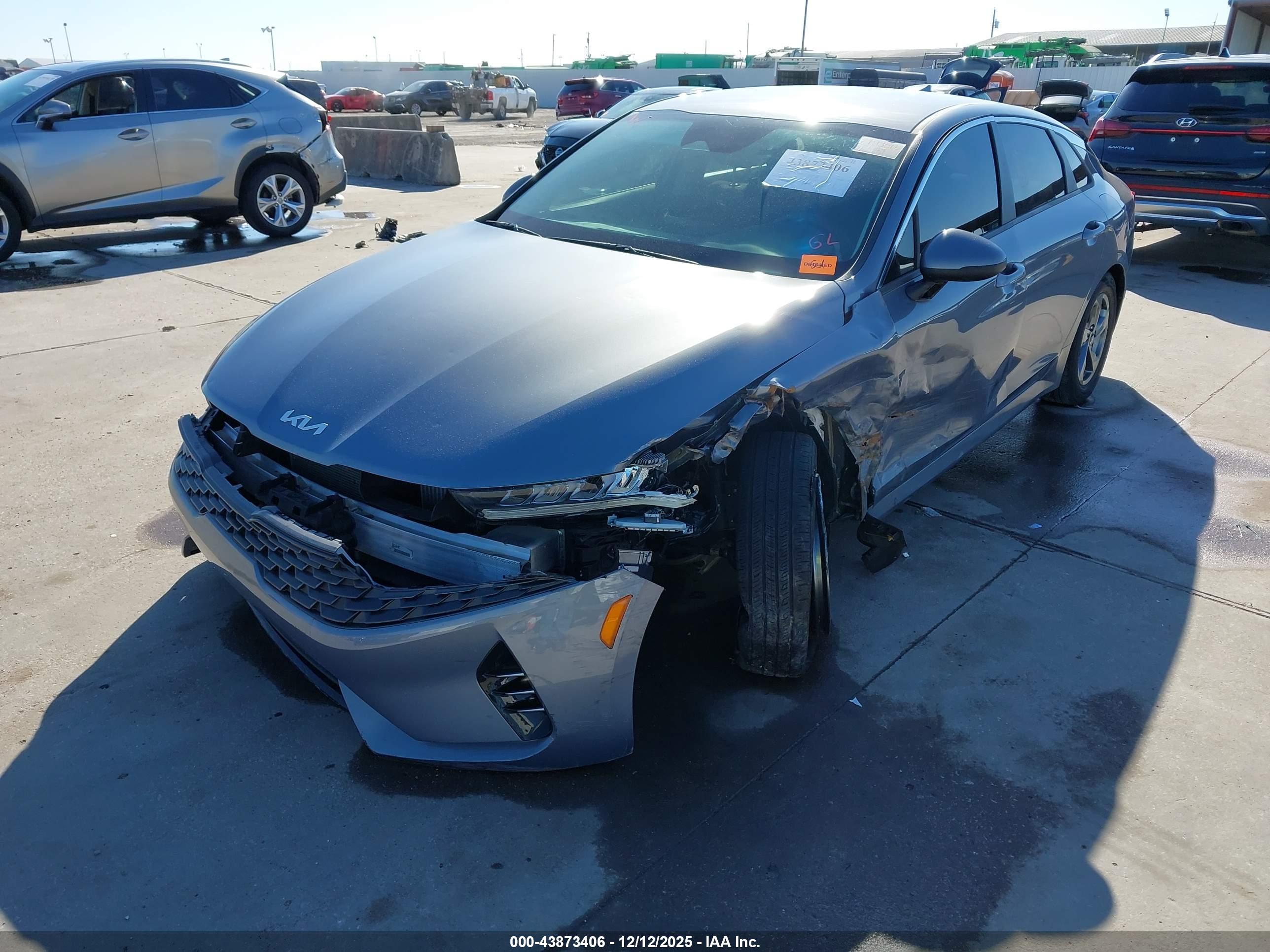 KIA K5 image 2