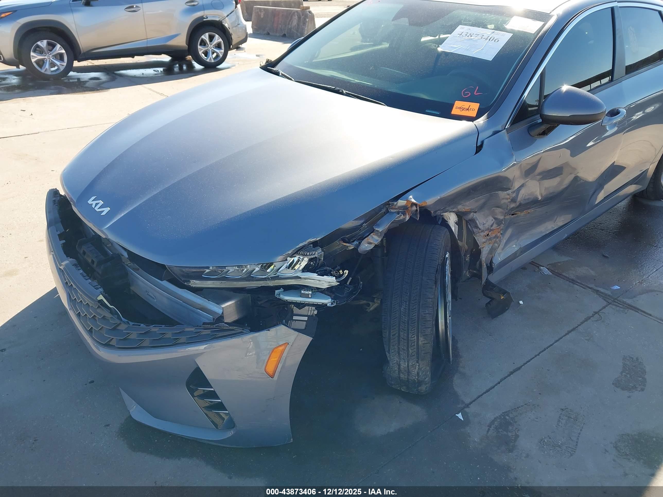 KIA K5 image 6