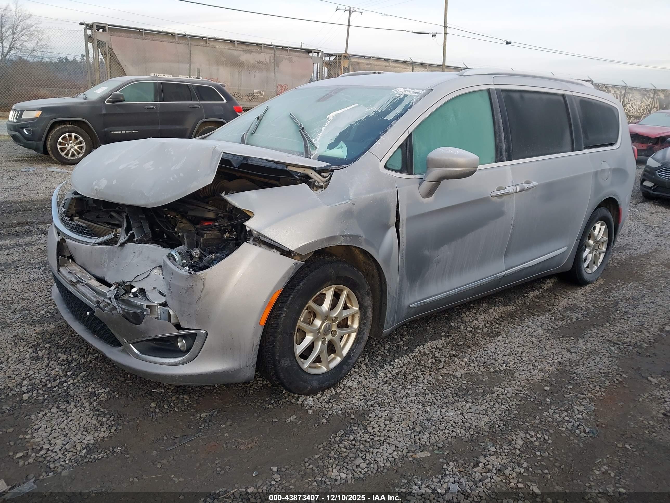 CHRYSLER PACIFICA image 2