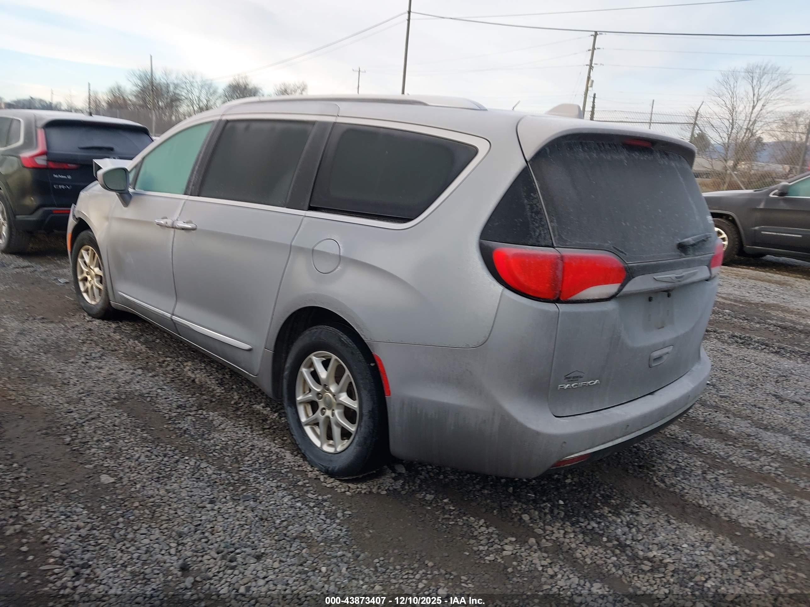 CHRYSLER PACIFICA image 3
