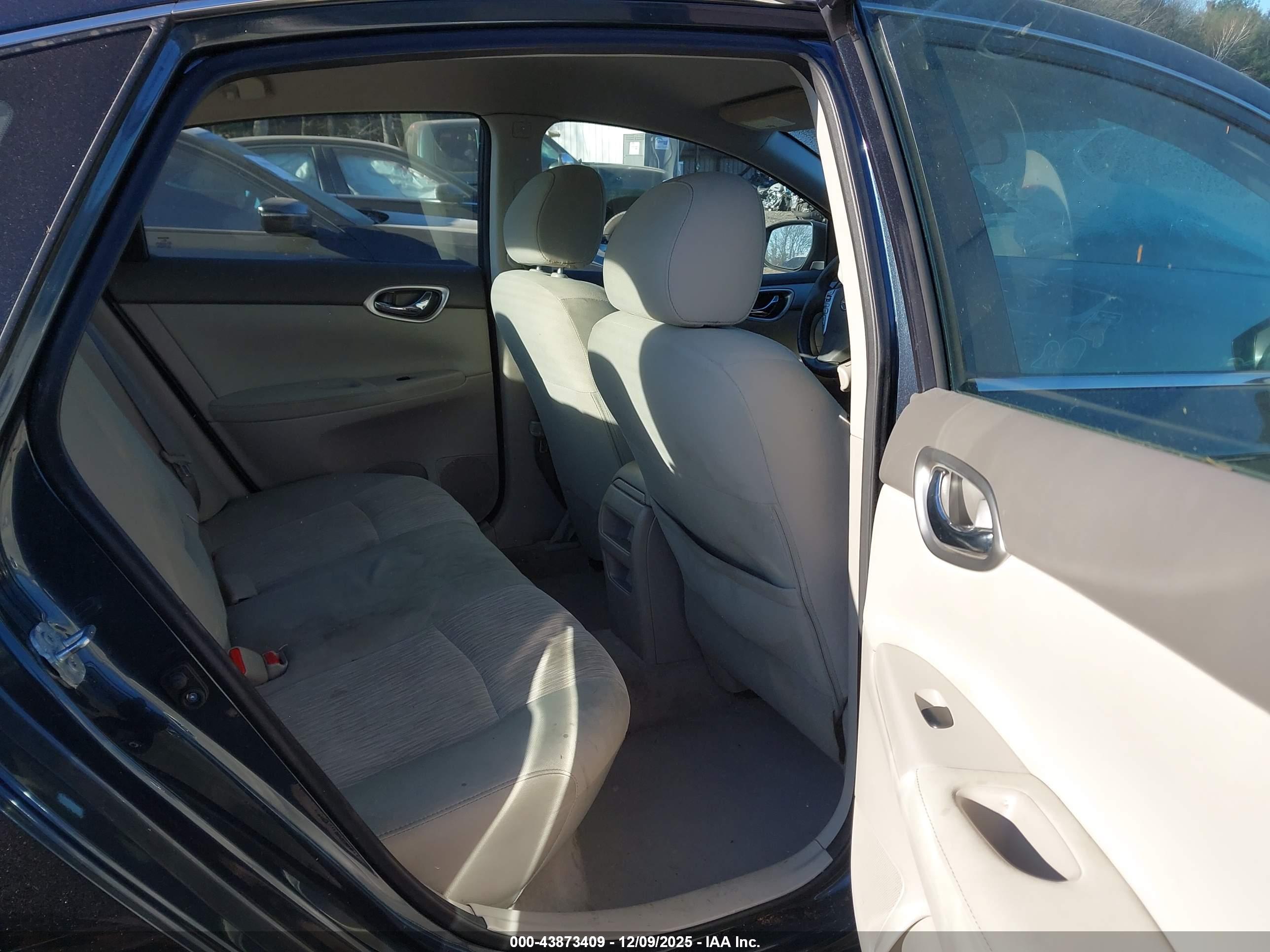 NISSAN SENTRA image 8