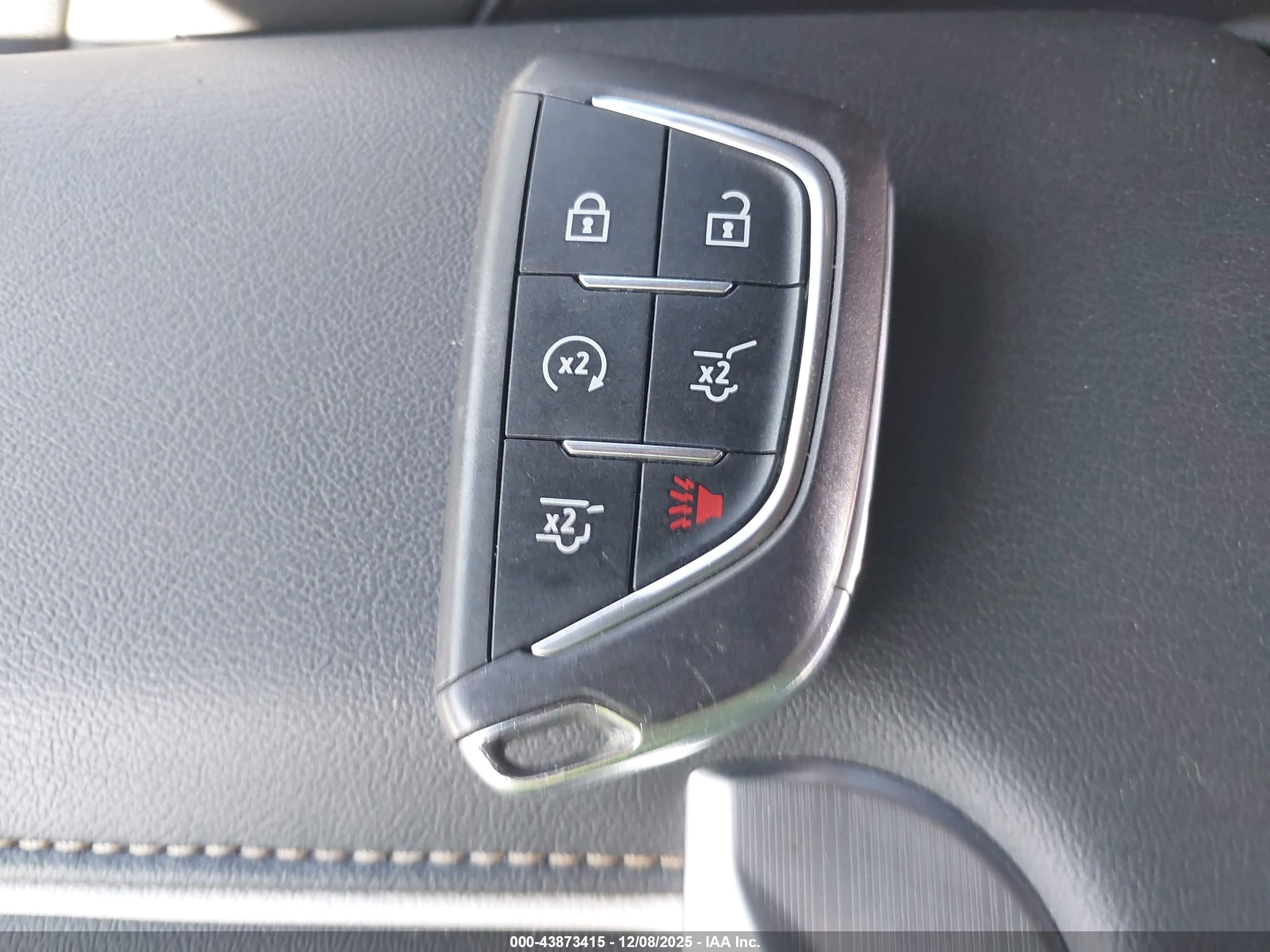 CADILLAC ESCALADE image 11