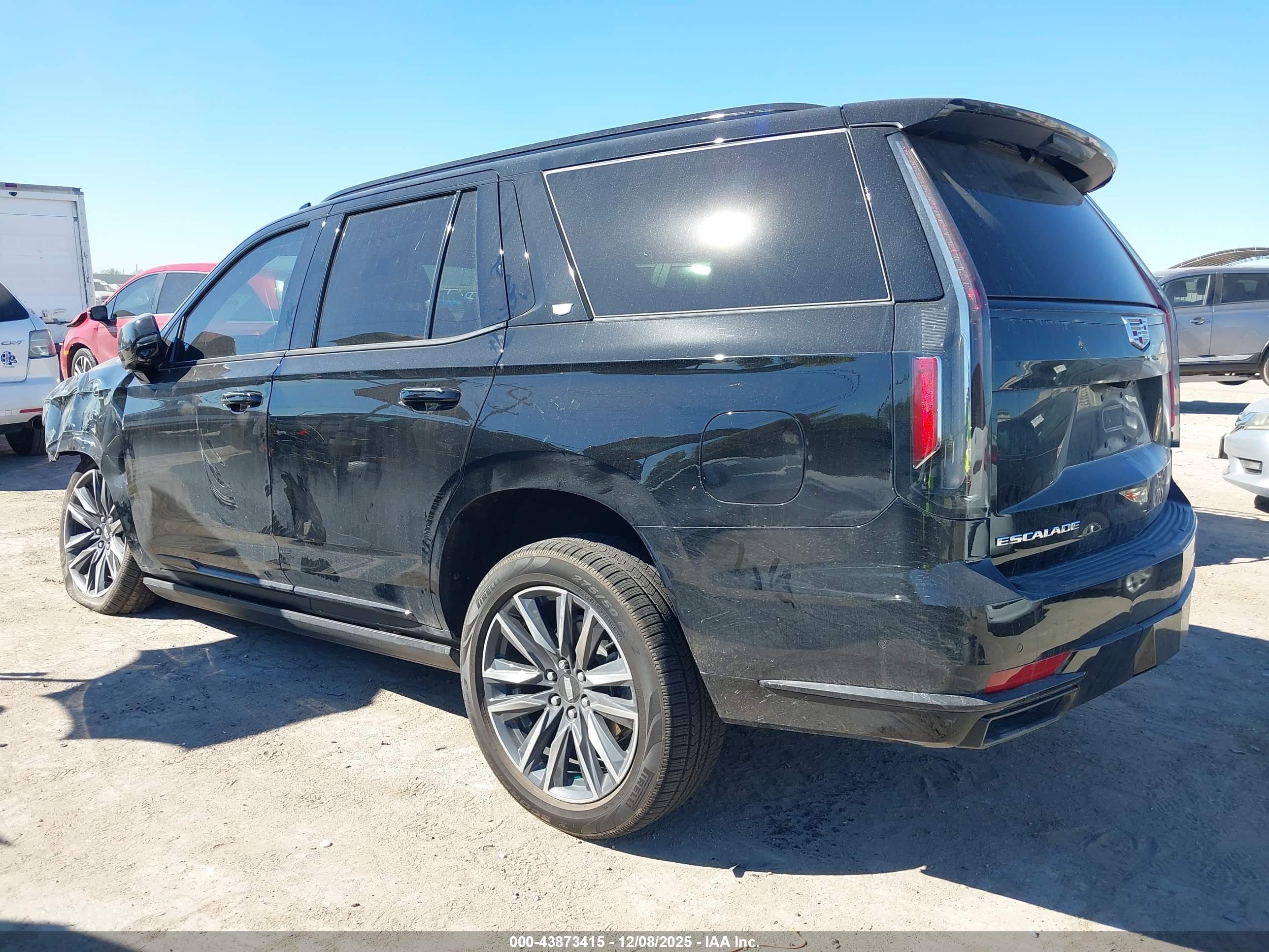 CADILLAC ESCALADE image 3
