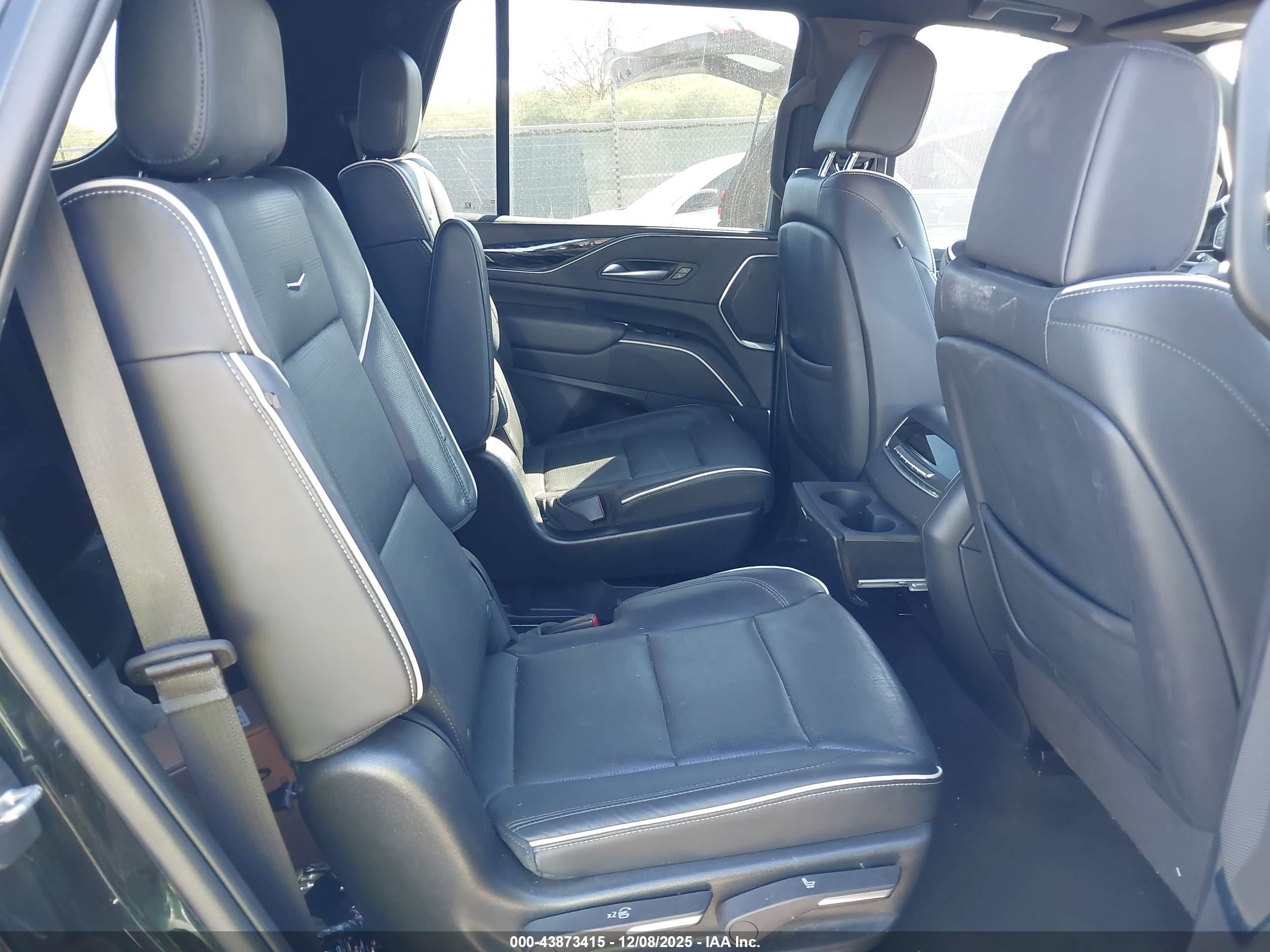 CADILLAC ESCALADE image 8