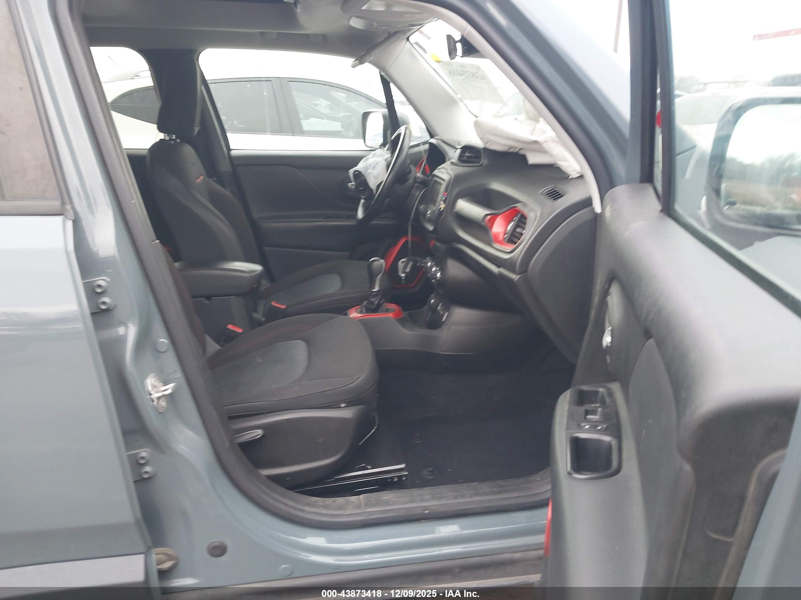 JEEP RENEGADE image 5