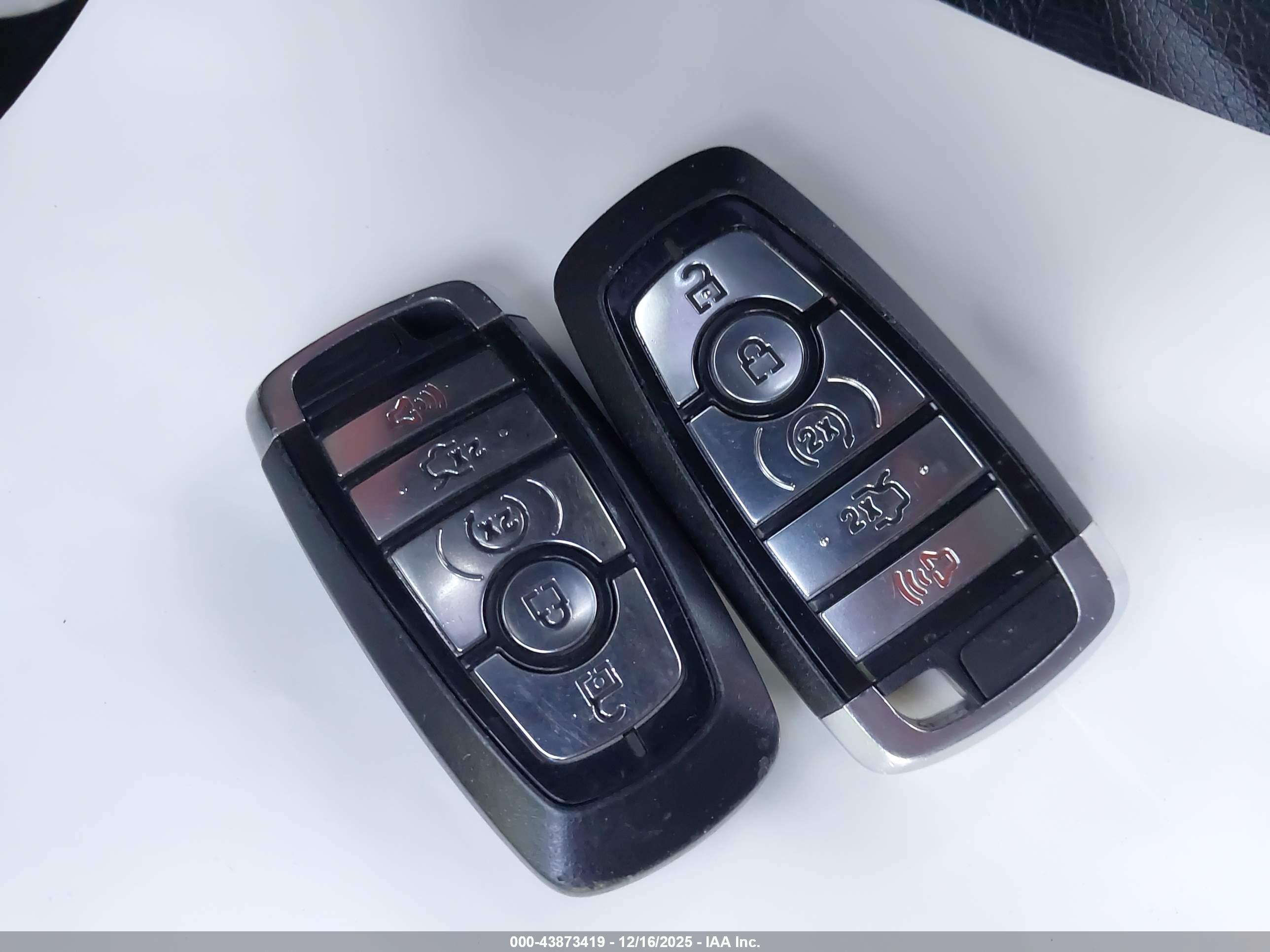 FORD FUSION image 11