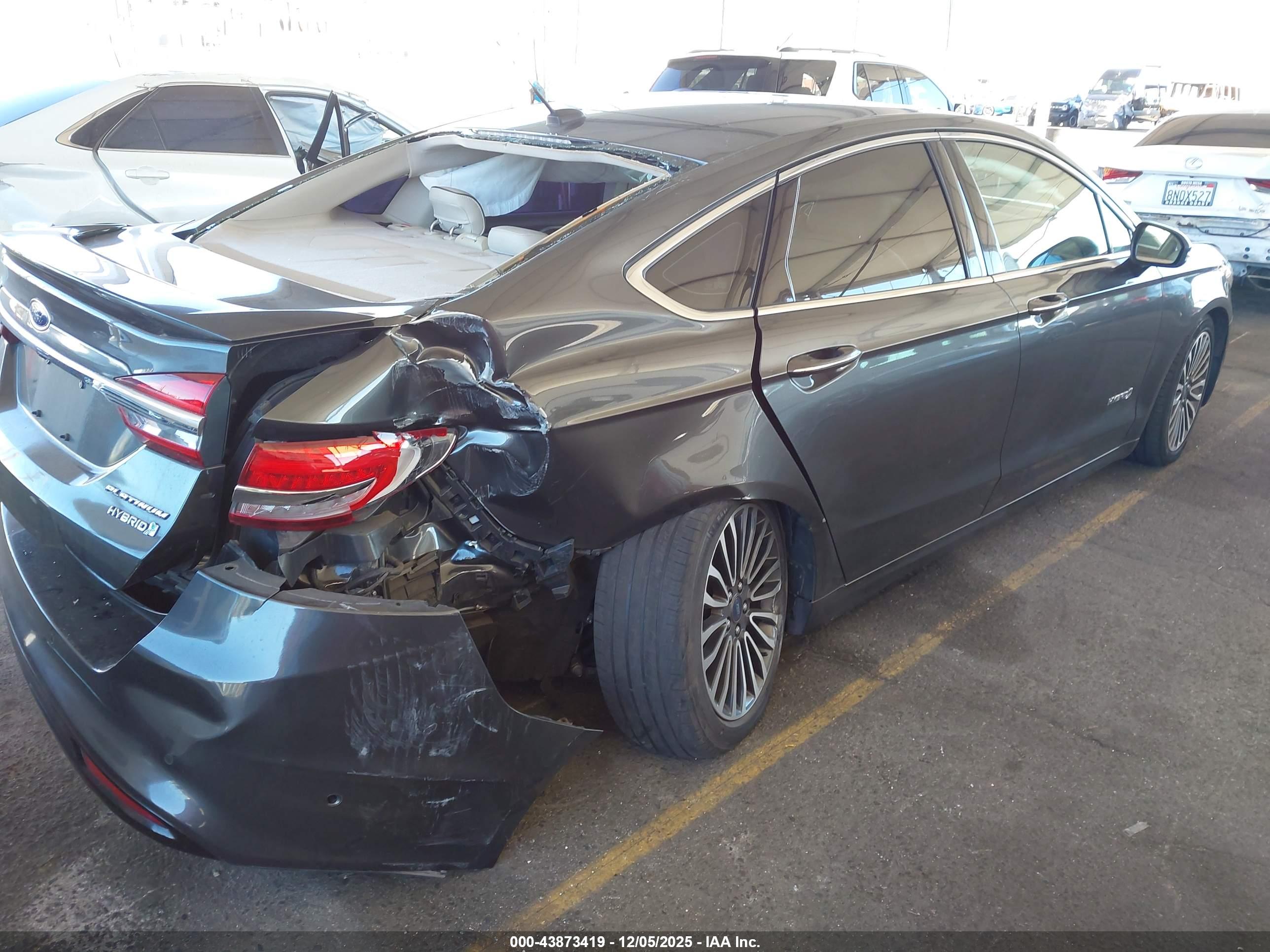 FORD FUSION image 4