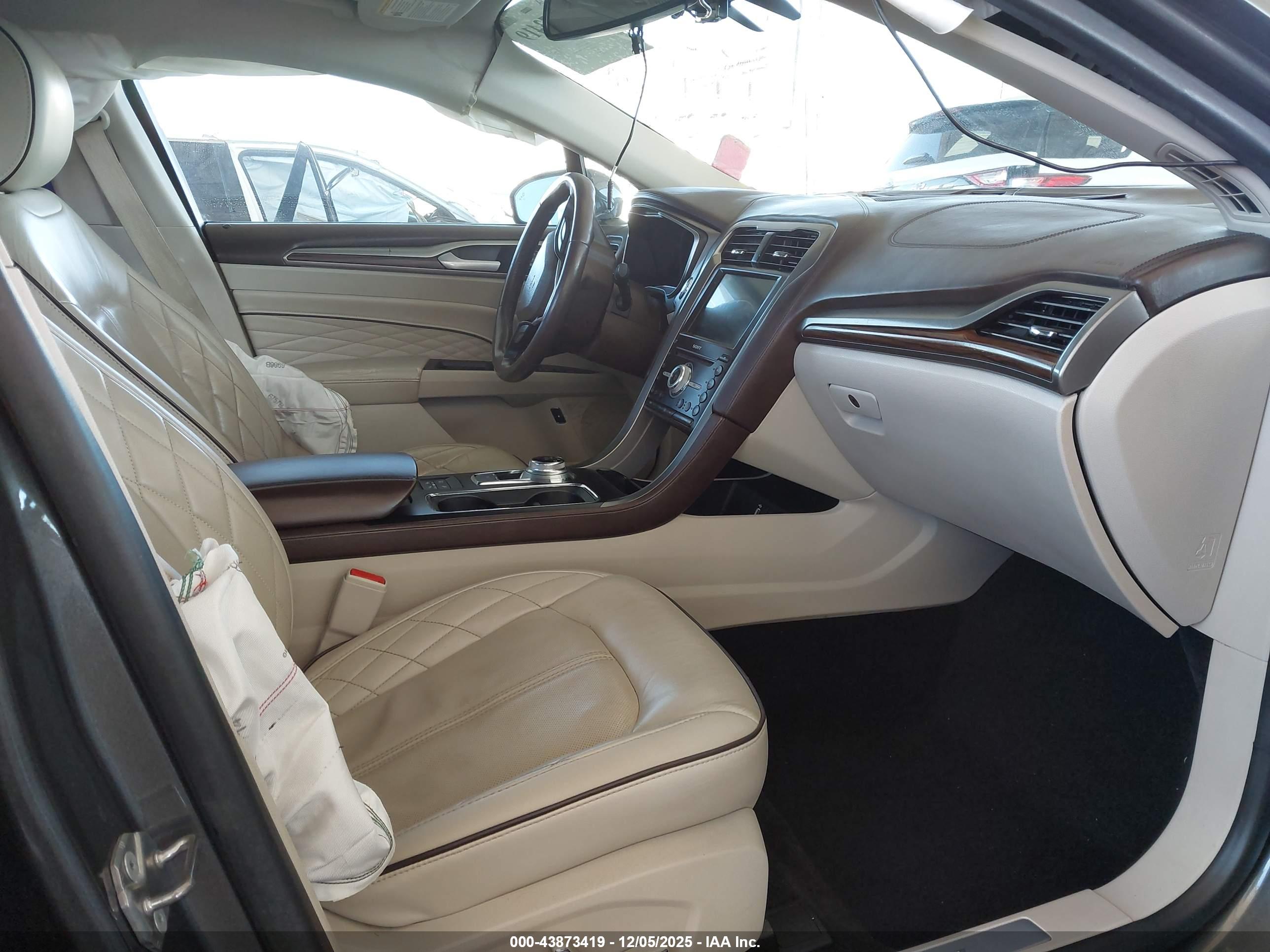 FORD FUSION image 5