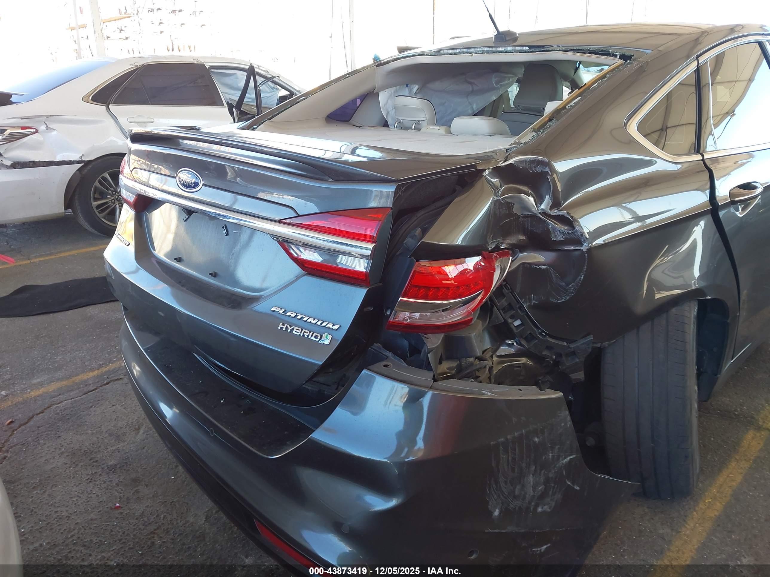 FORD FUSION image 6
