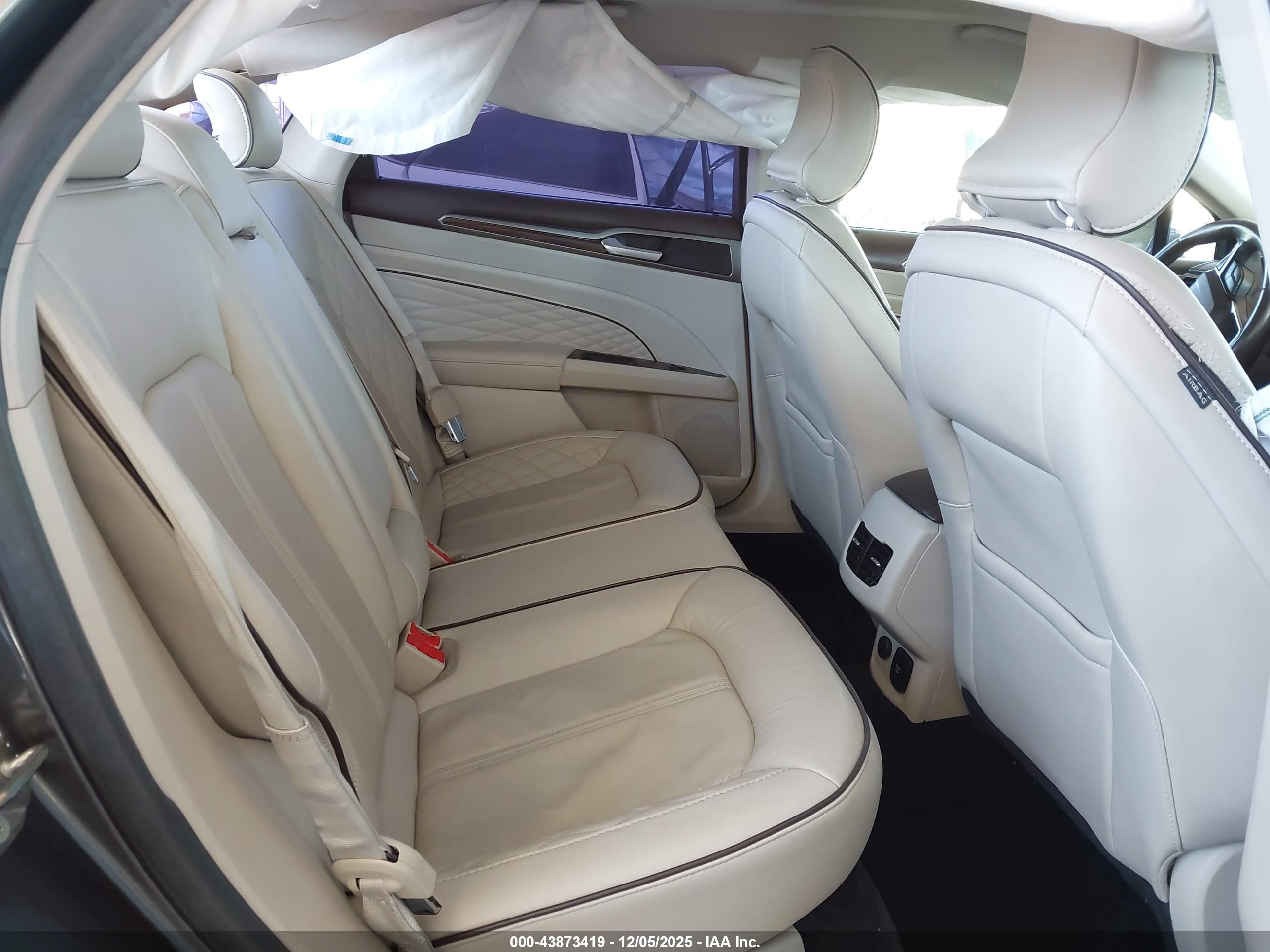 FORD FUSION image 8