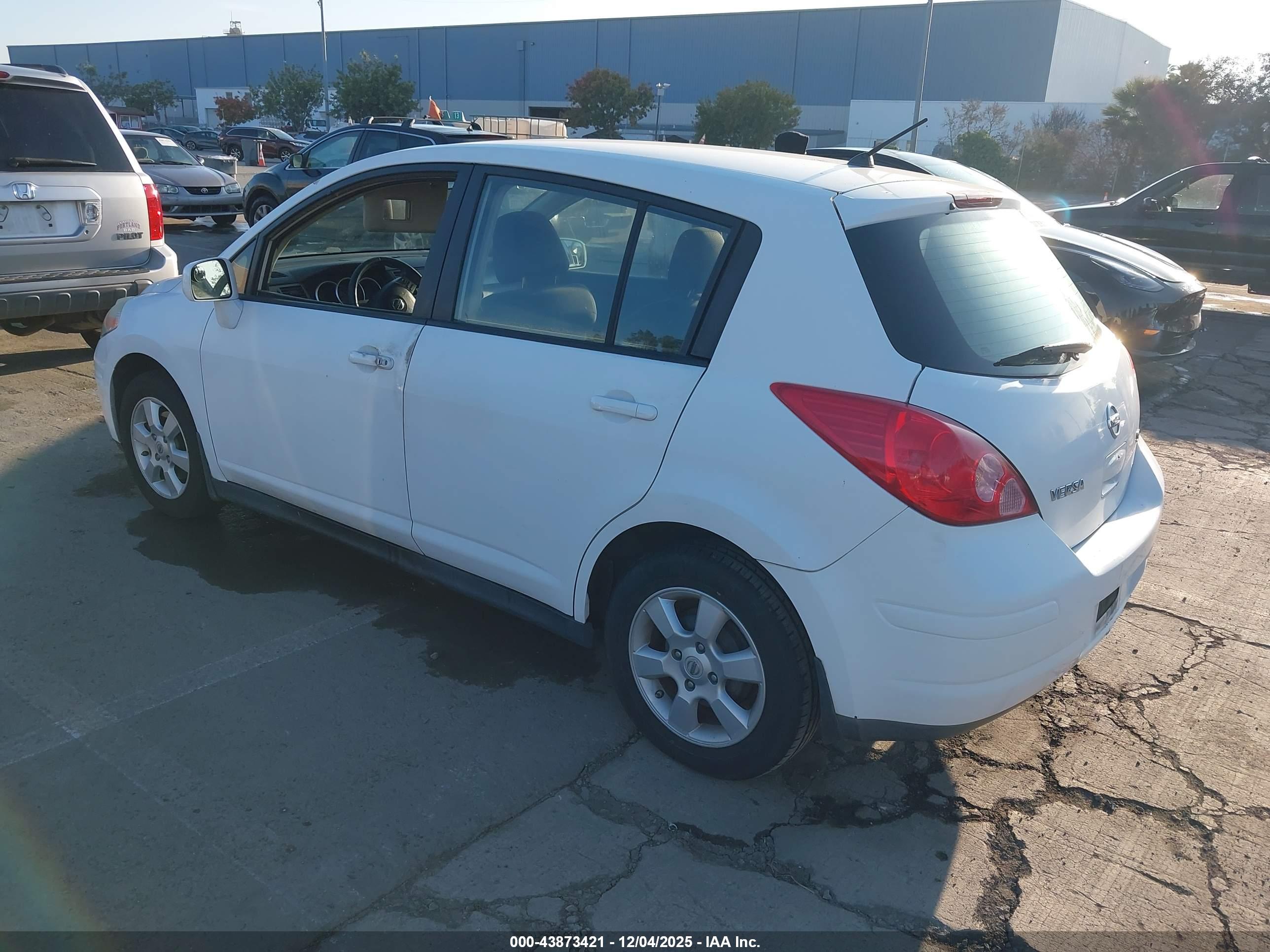 NISSAN VERSA image 3