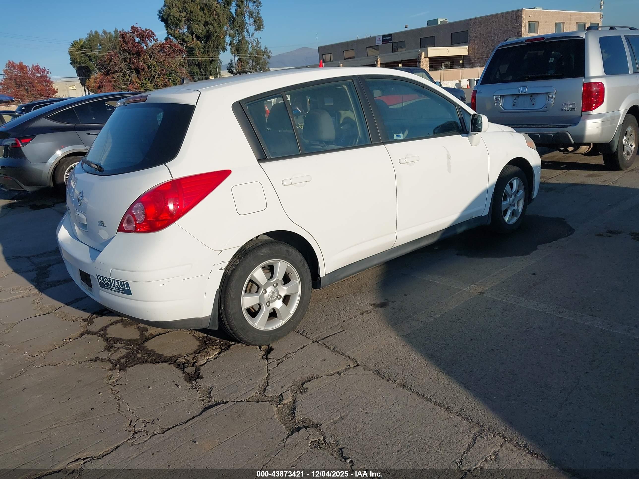 NISSAN VERSA image 4