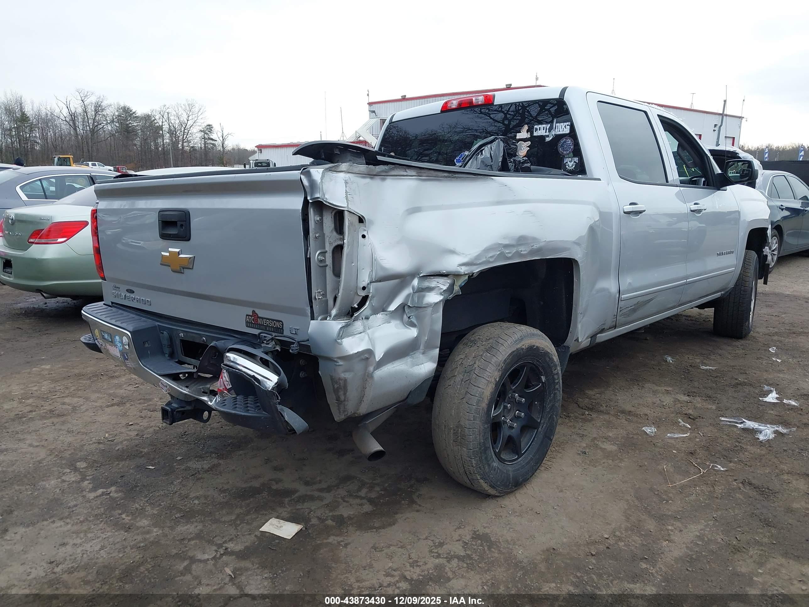 CHEVROLET SILVERADO image 4