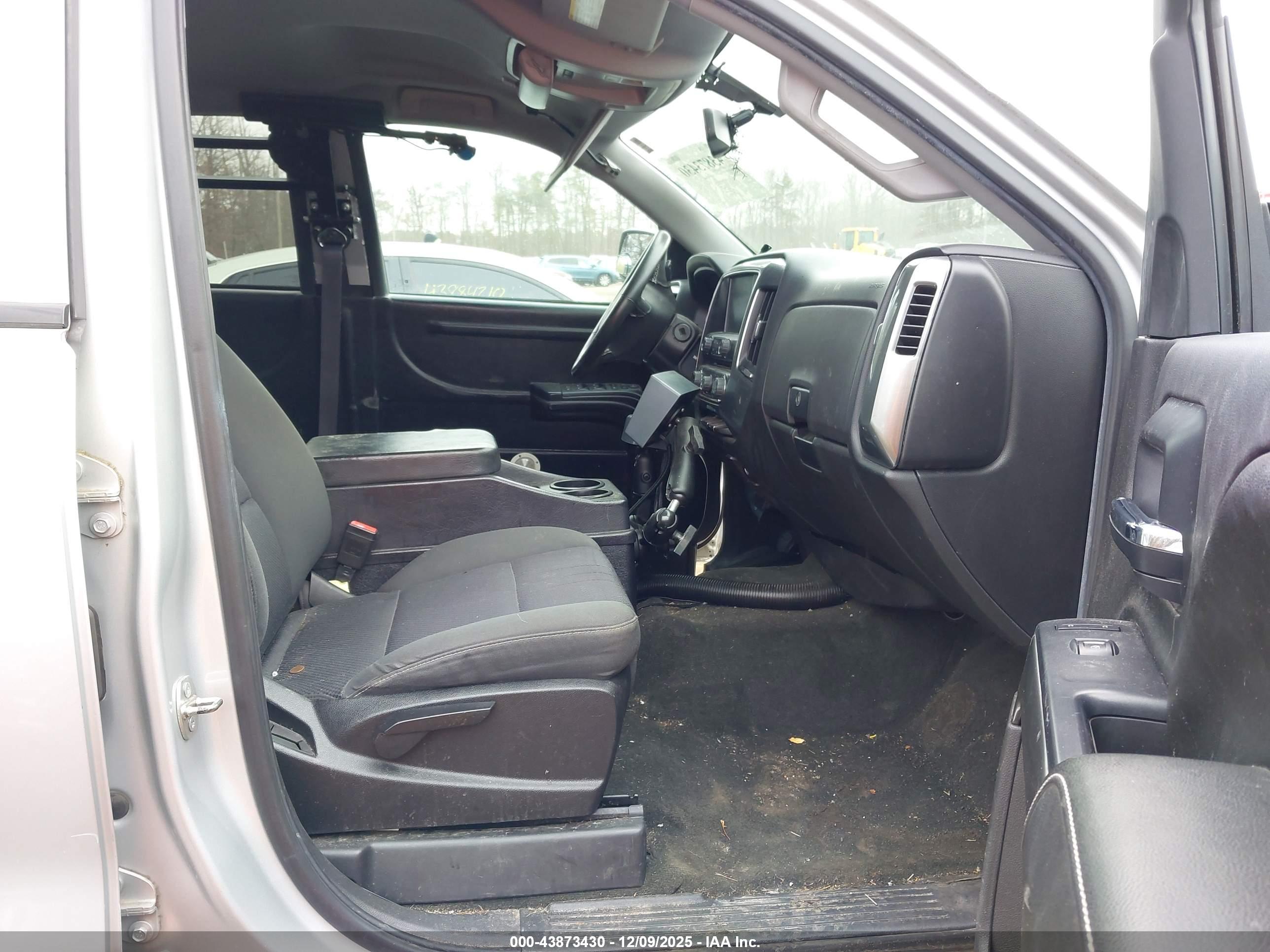 CHEVROLET SILVERADO image 5